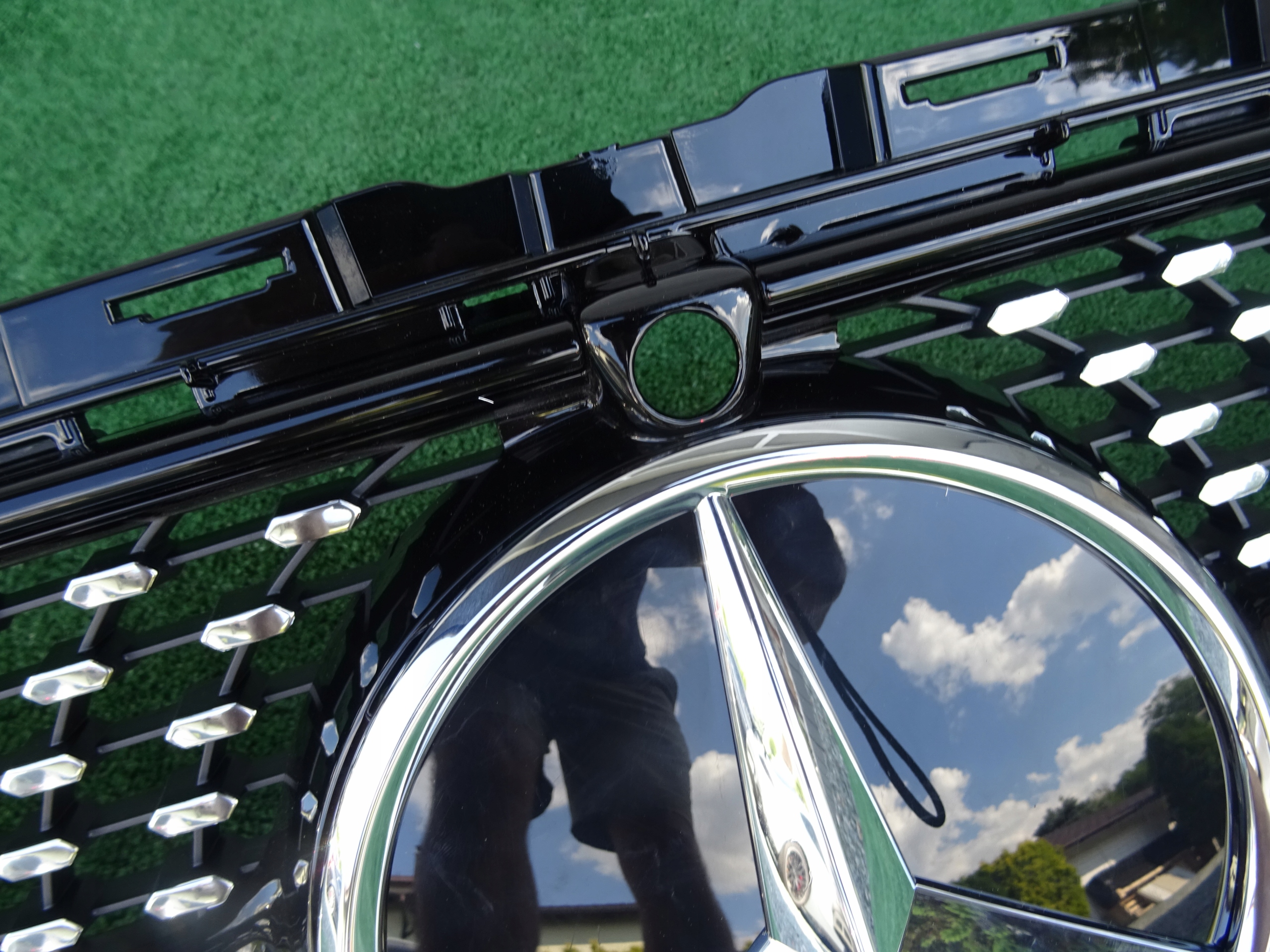 GRILL ZNACZEK ATRAPA MERCEDES W213 W238 LIFT AMG Jakość części (zgodnie z GVO) O - oryginał z logo producenta pojazdu (OE)