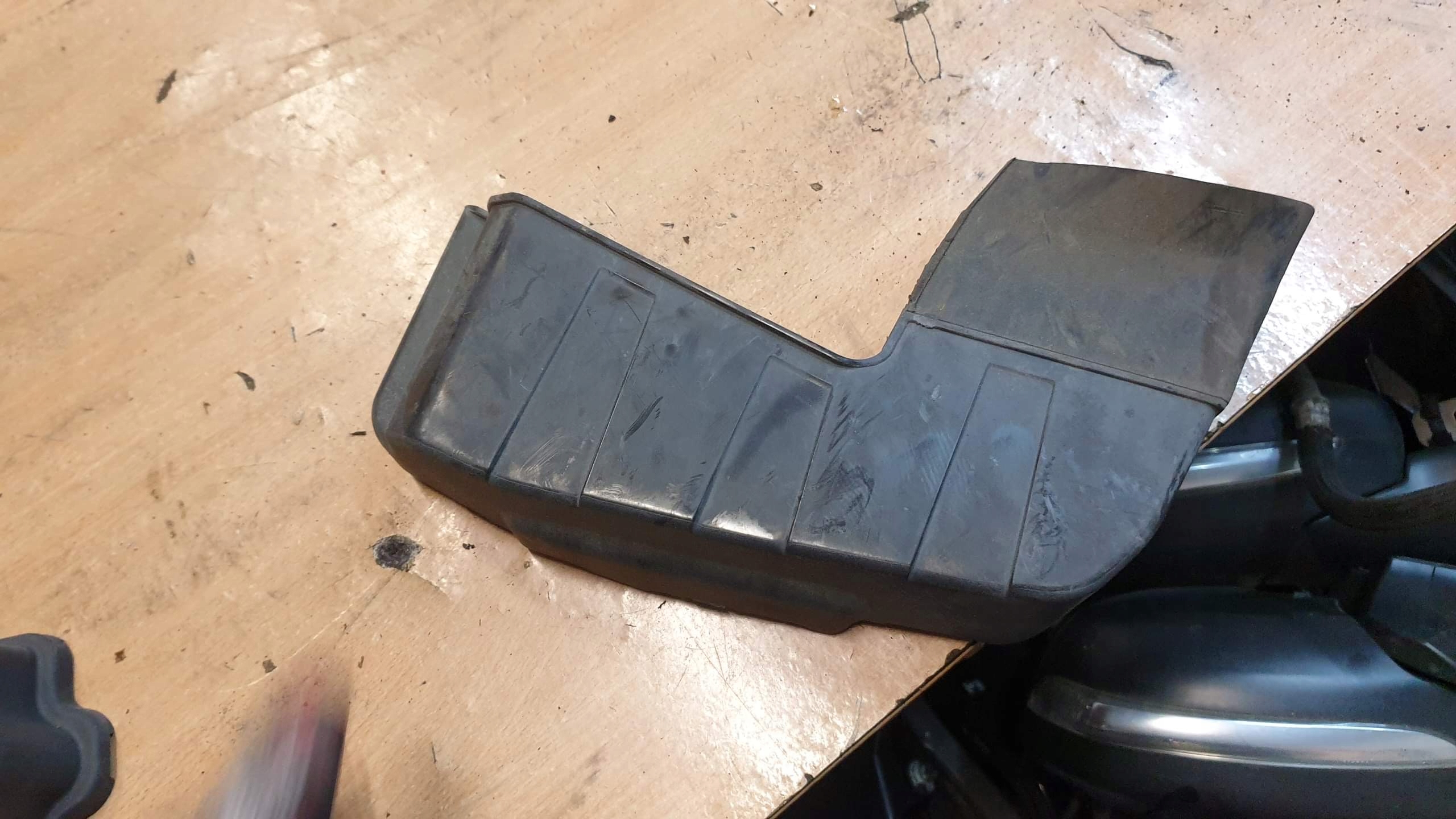 PEUGEOT 208 I POKRYWA OSŁONA OBUDOWA KOMPUTERA