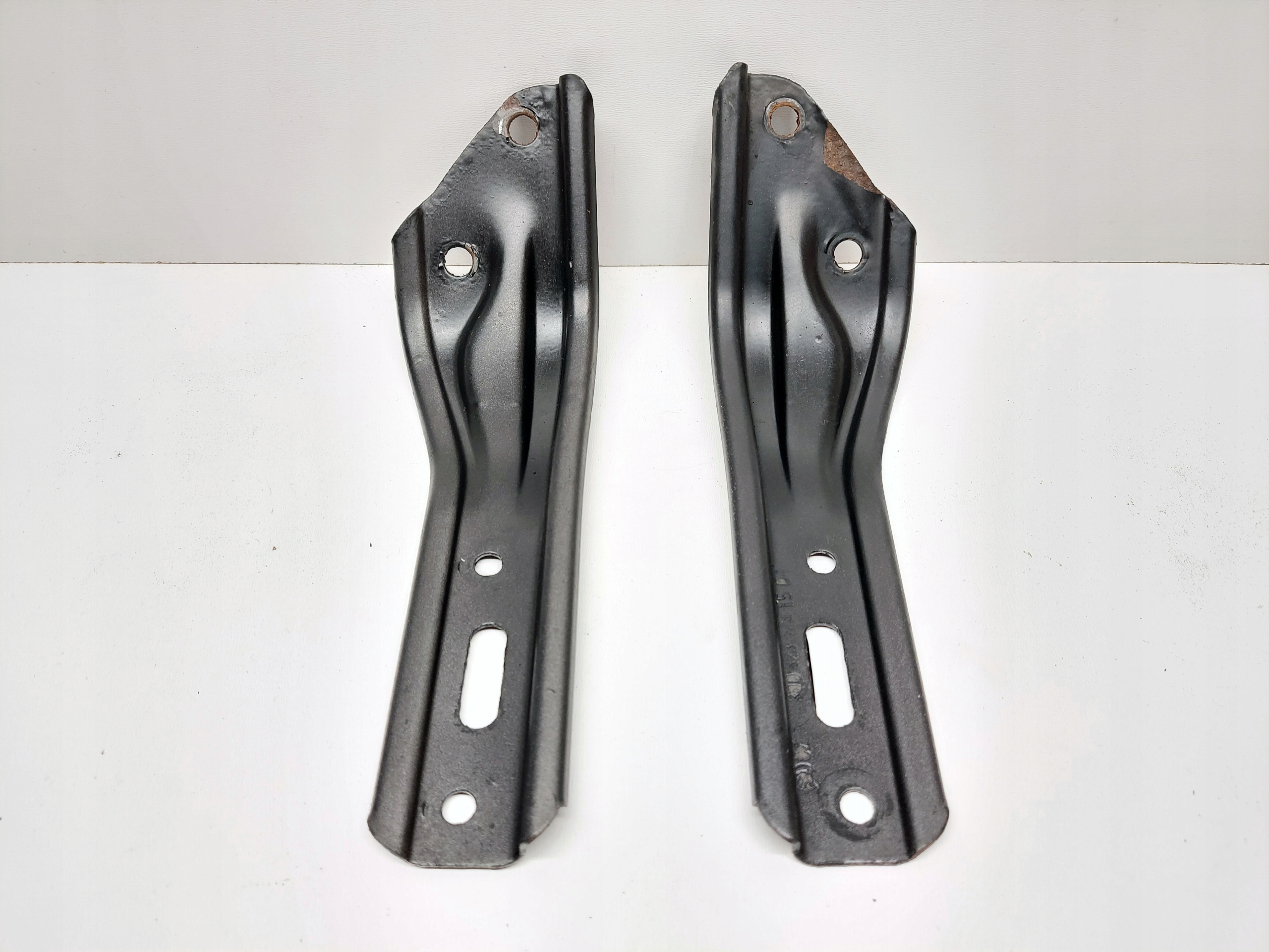 SKODA SUPERB I MOCOWANIE WSPORNIK UCHWYT GRILLA