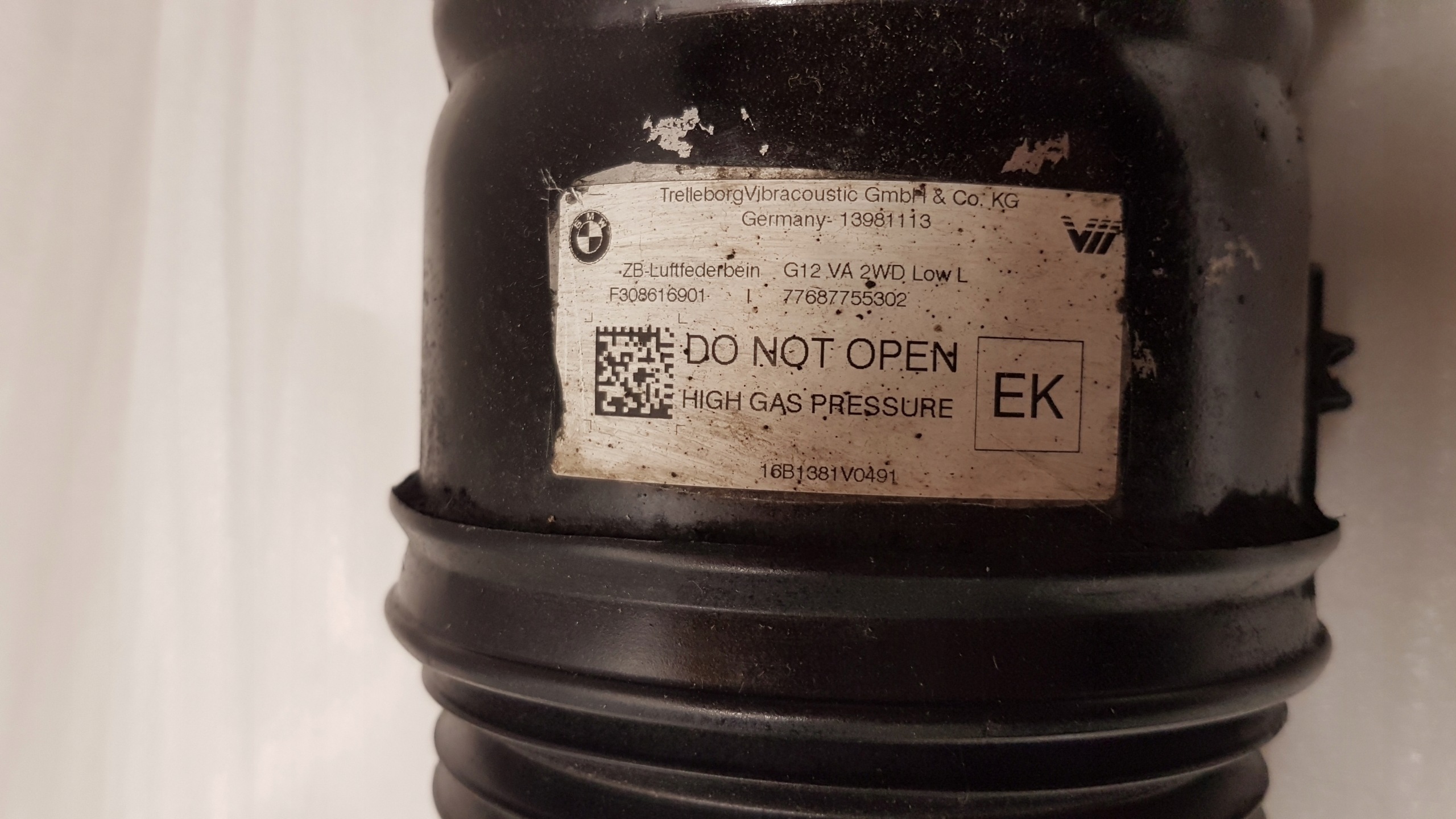 shock absorber left front BMW 7 G11 G12 6877553