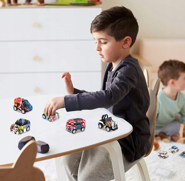 ZABAWKI SAMOCHODY AUTA Z MECHANIZMEM SAMONAPĘDZAJĄCYM ZESTAW DLA DZIECI Marka inna