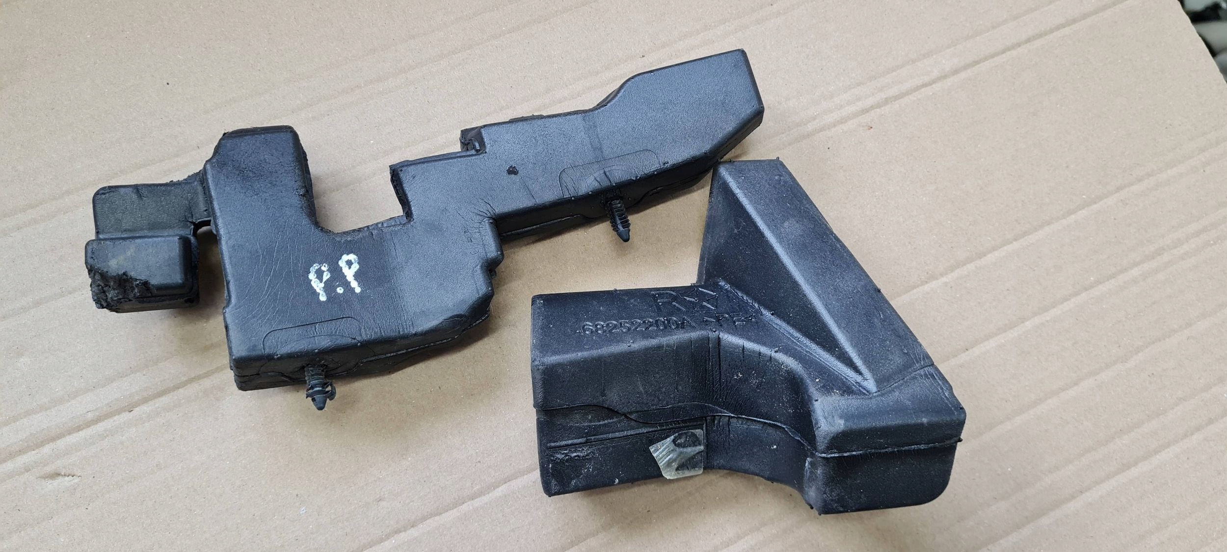 Chrysler Pacifica 2022 PIANKA soundproofing left left front 68252200A