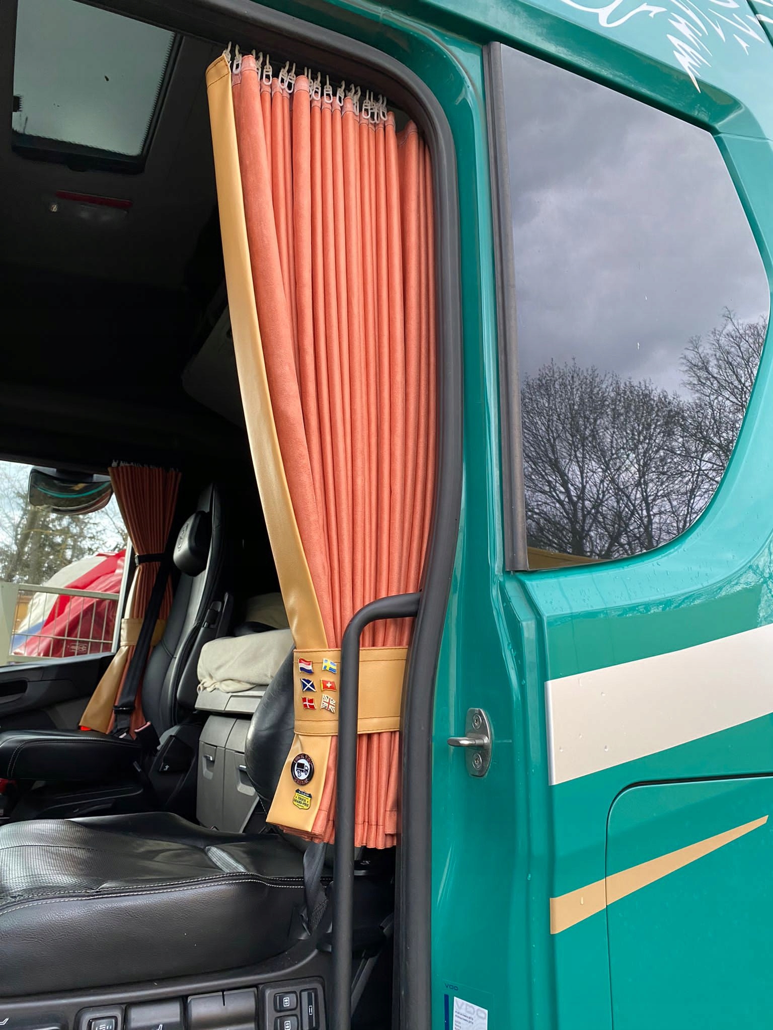 Zasłony Firany Tir Materiałowe Antara czerwono-cremowe Rodzaj zasłony