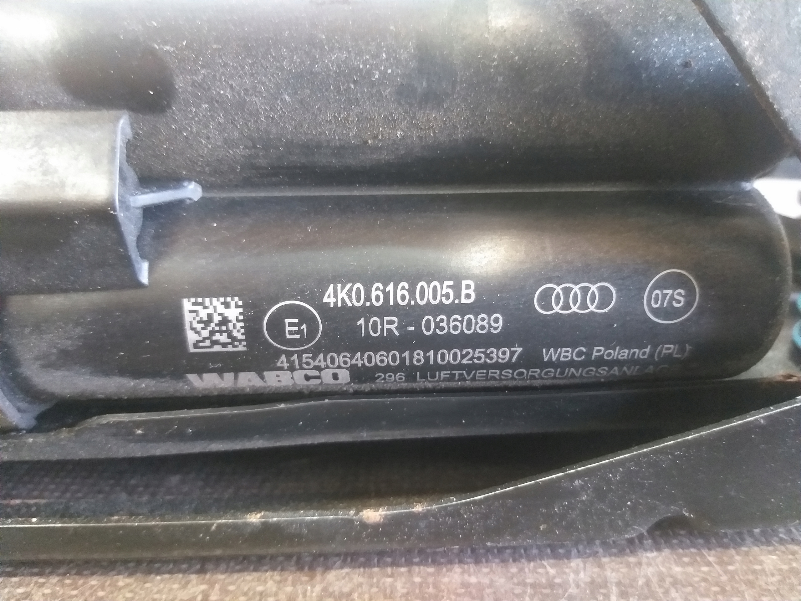 COMPRESSEUR SUSPENSION AUDI A6 C8 4K0616005B