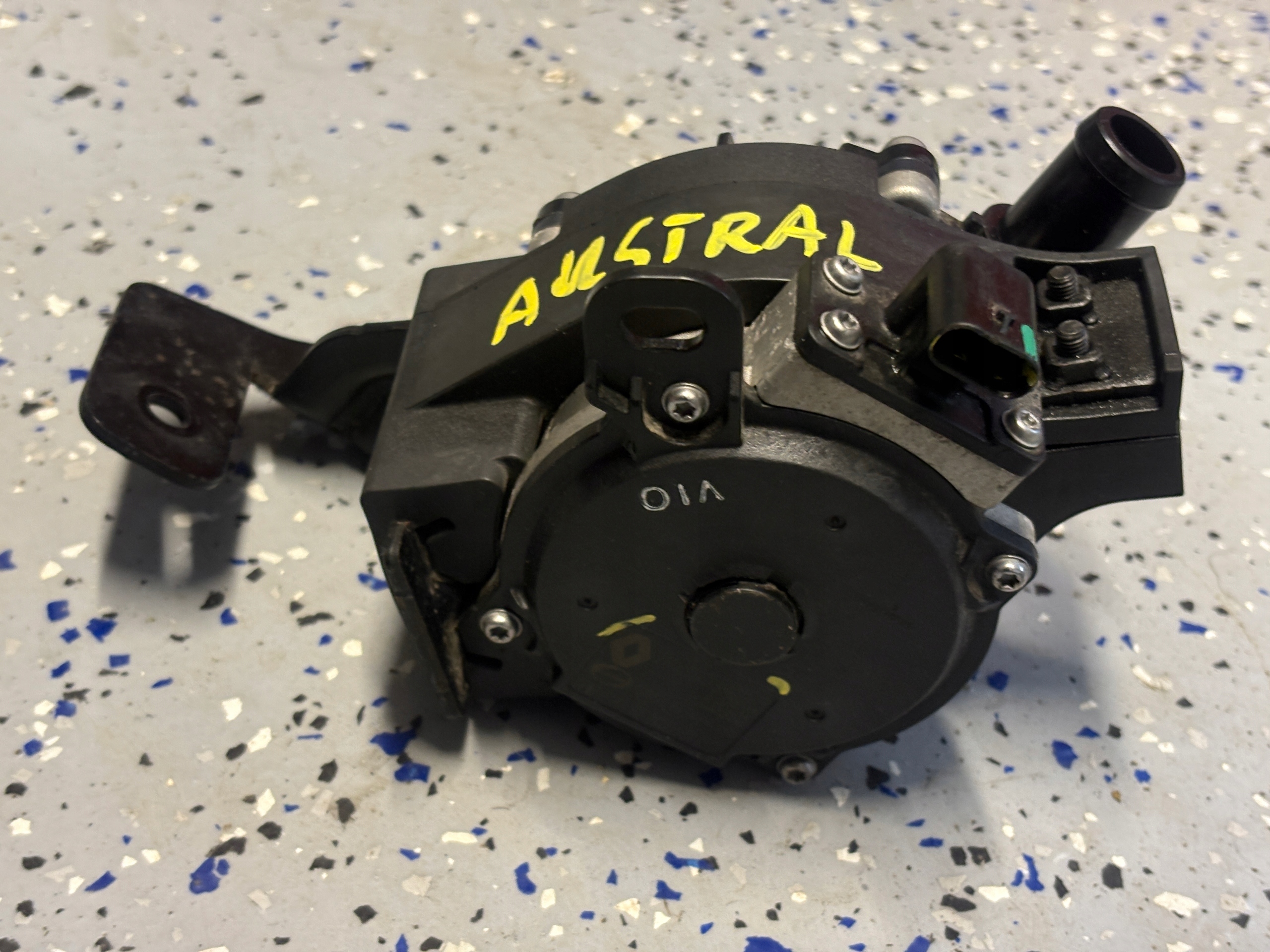 RENAULT AUSTRAL 1,2 EH dodatna pumpa vode 210111797R