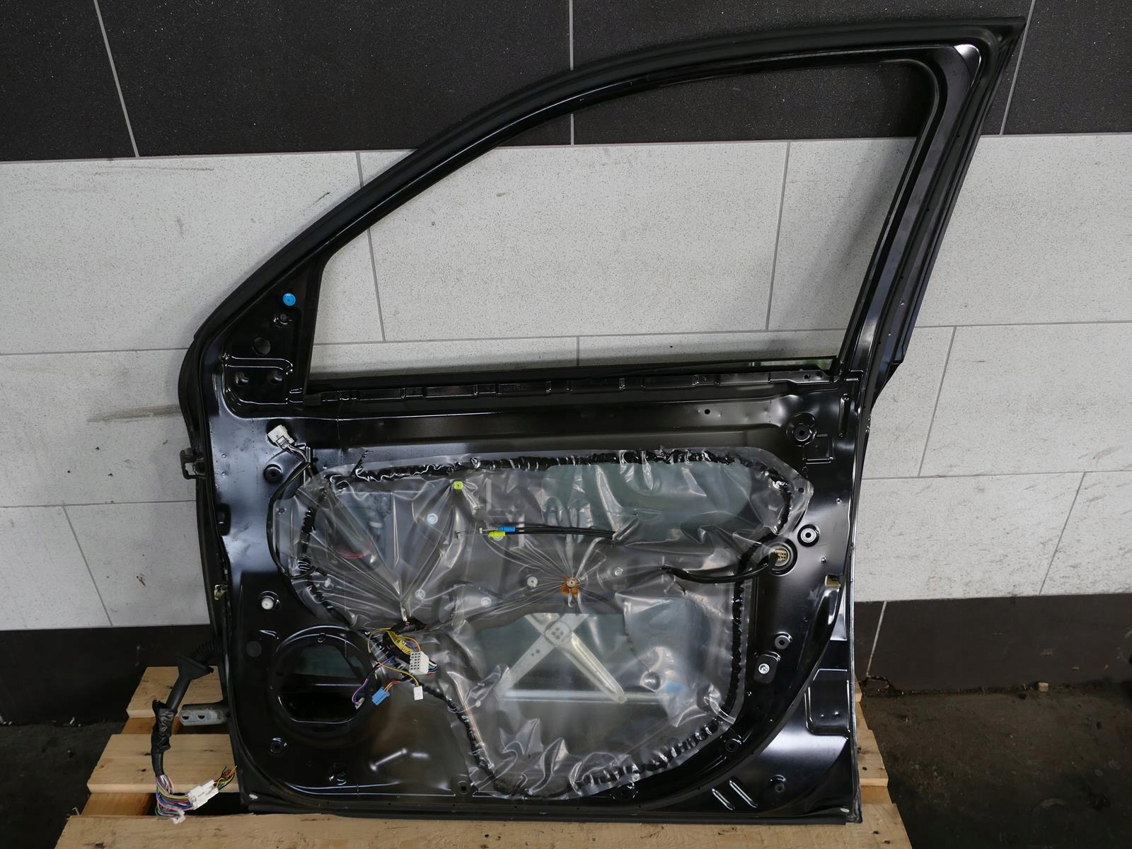 MITSUBISHI OUTLANDER III door right front right front X42B