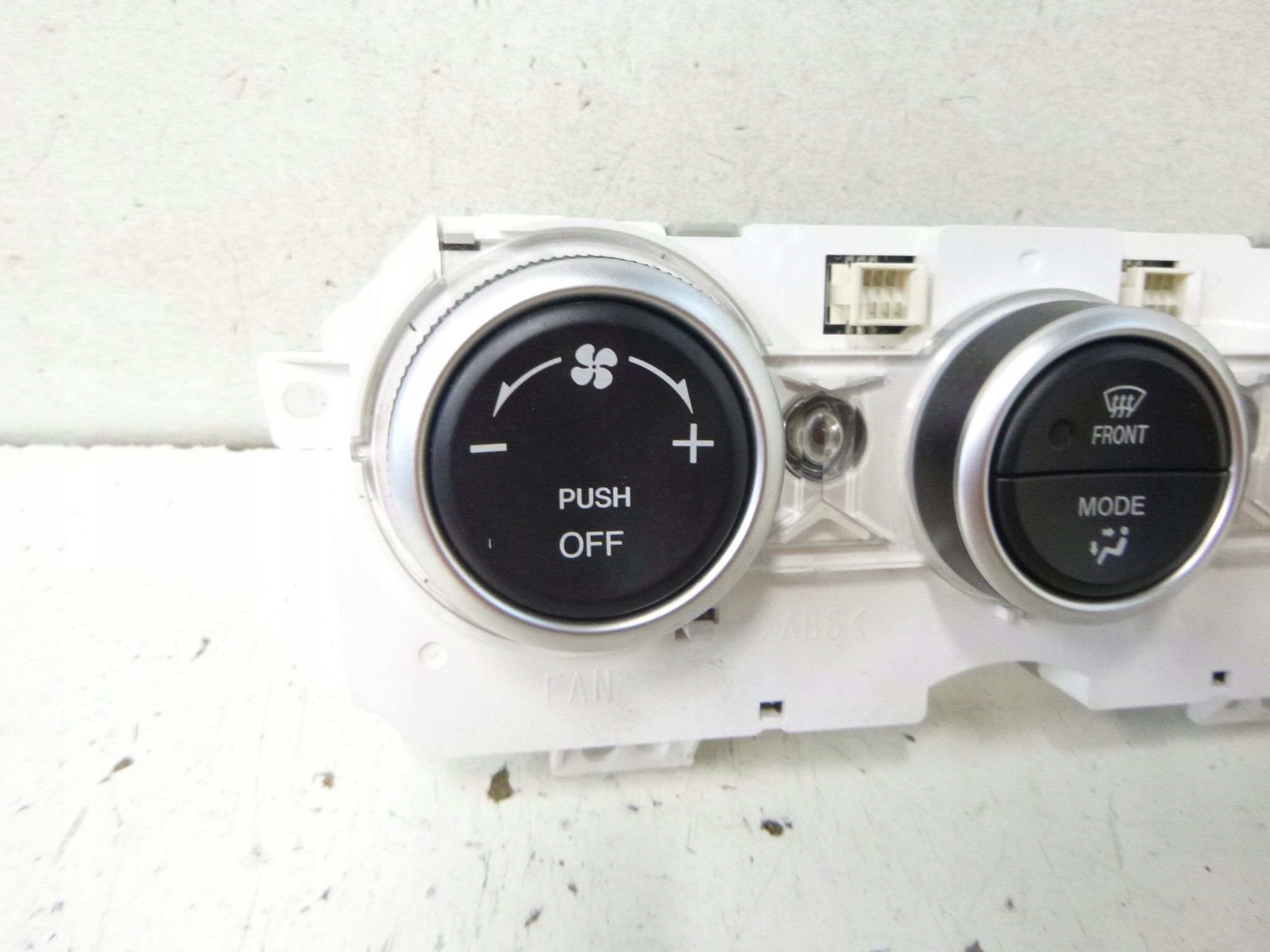 Unite commande clima Bouches buses Mazda 6 2005r.