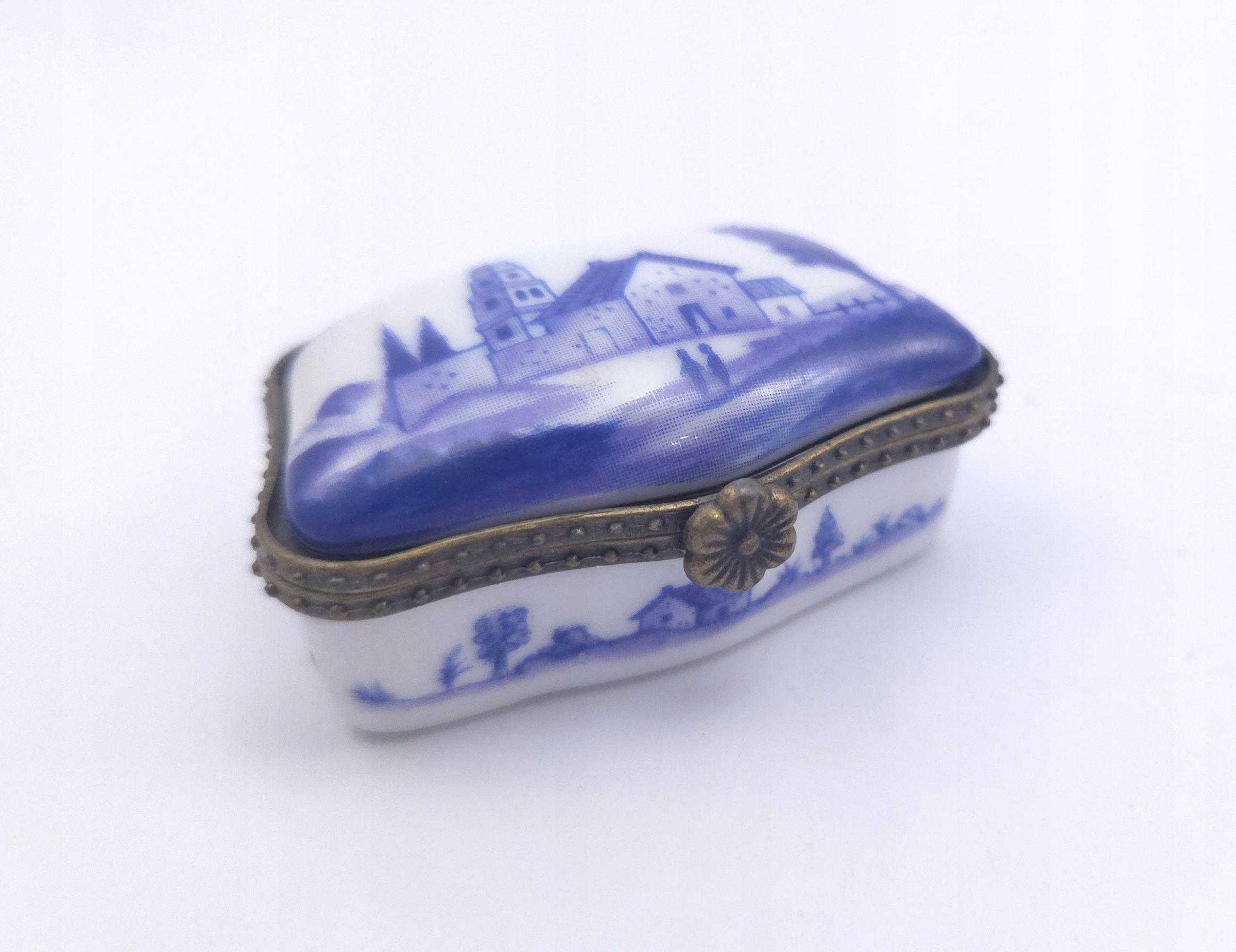 Pigularz, mała szkatułka porcelanowa; 0187