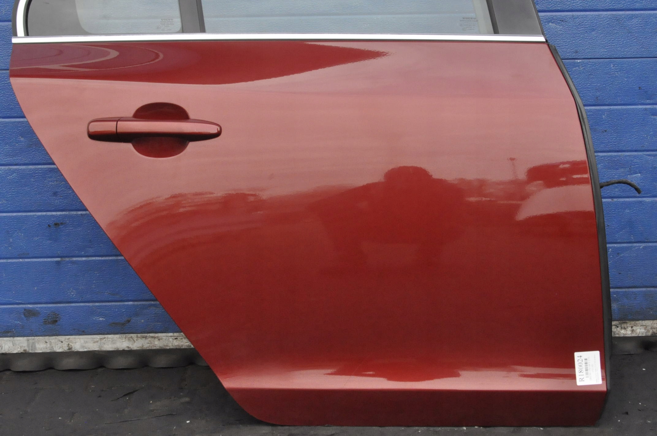 VOLVO S60 II DRZWI PRAWY TYŁ TYLNE 702-46 Strona zabudowy tył - prawa