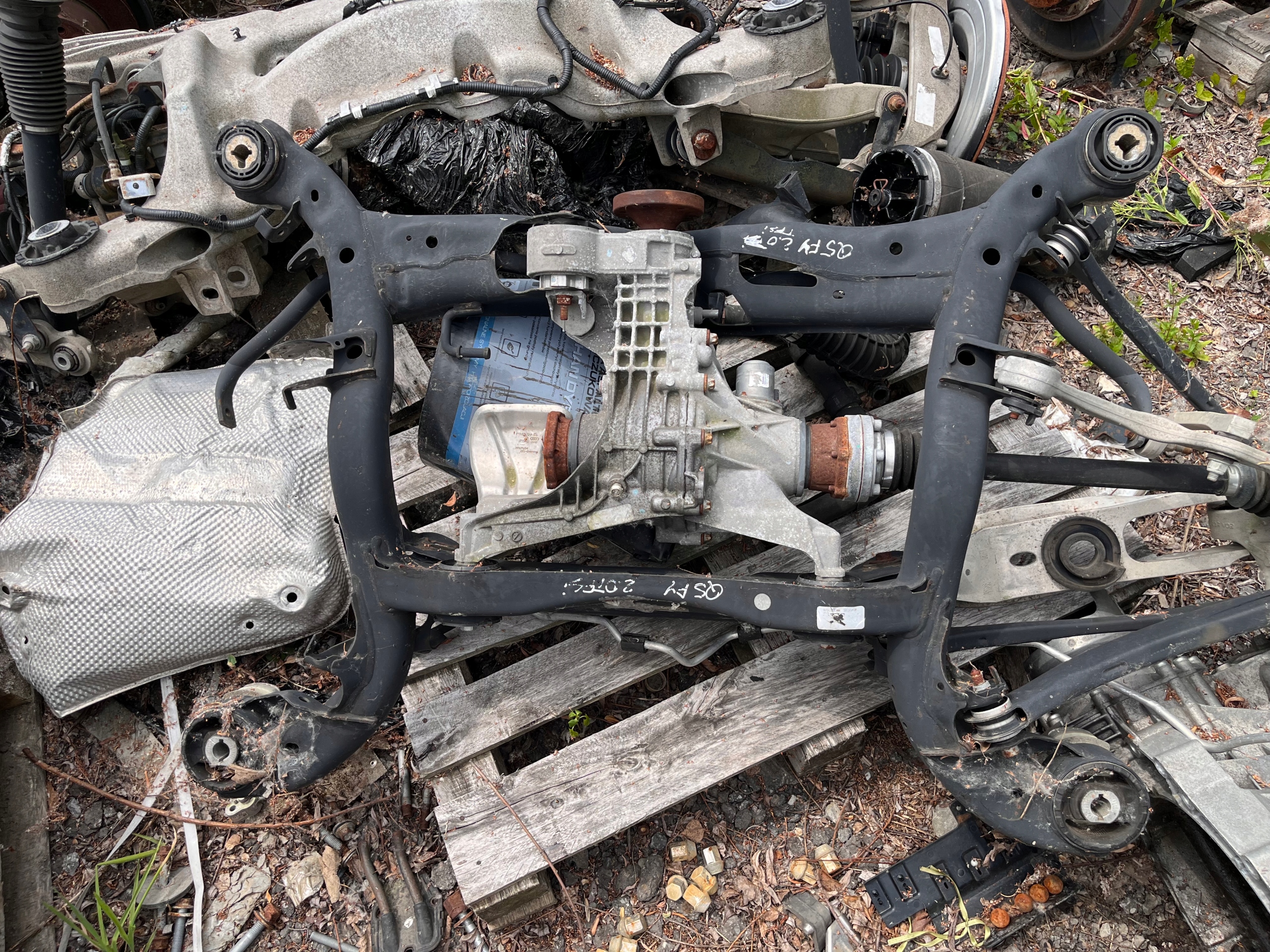 AUDI Q5 FY 80A SANKI KOŁYSKA TYŁ