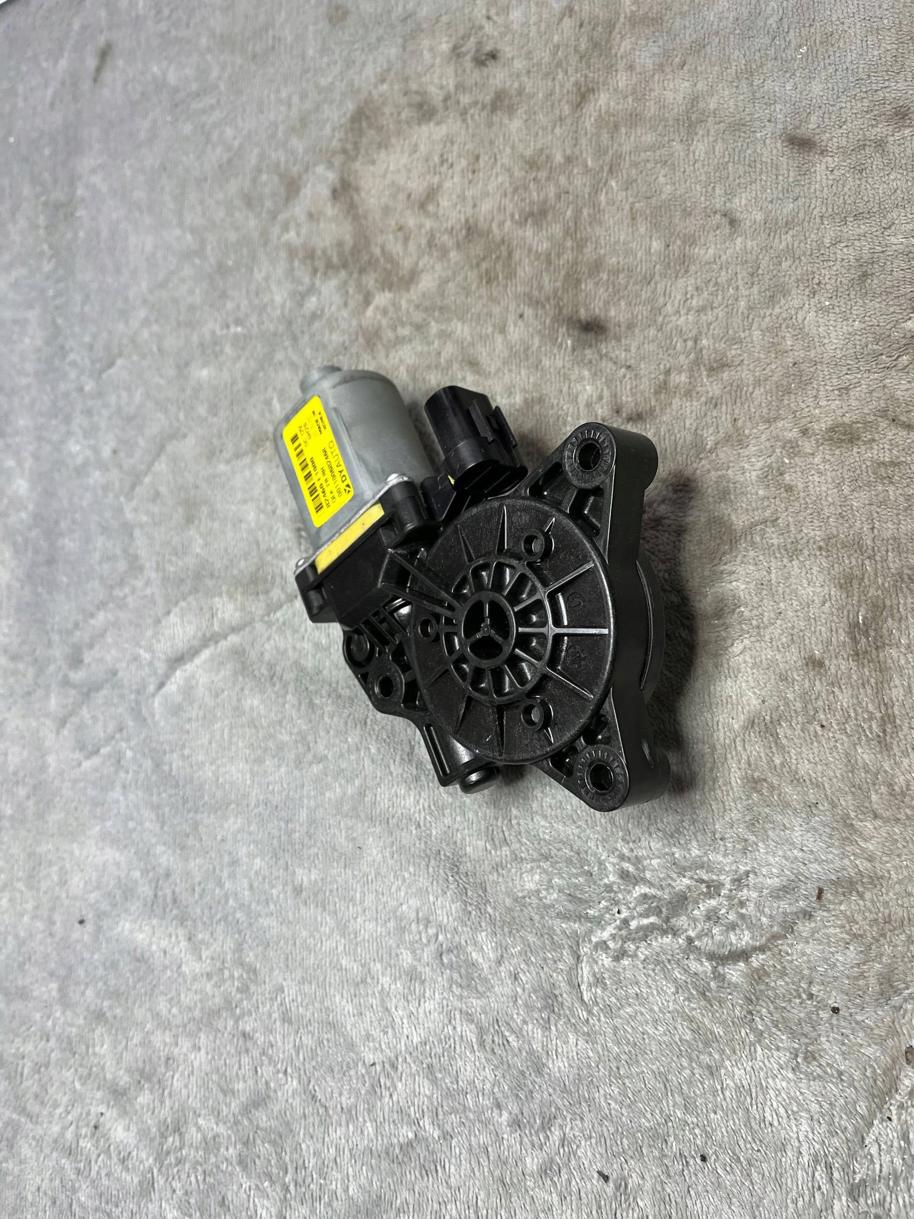 KIA SPORTAGE IV 4 mini motor lifting windows front right 82460F1000 !J