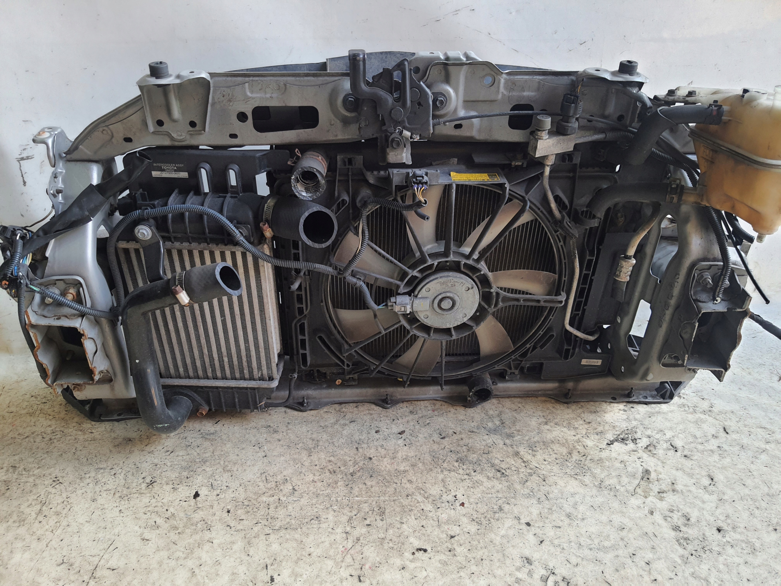 TOYOTA YARIS II 06-09 1E7 support panel for radiators D4D