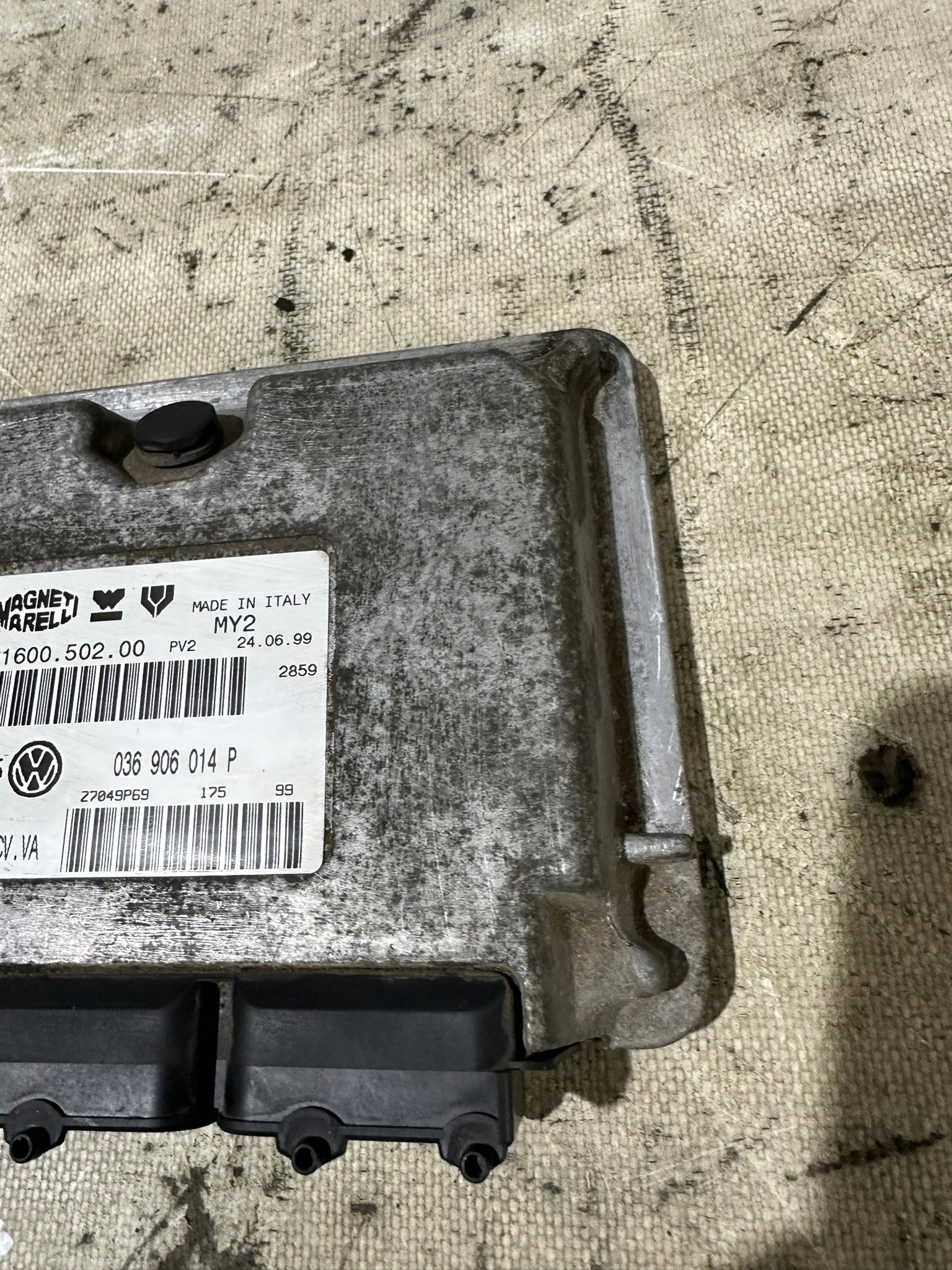 control unit of the engine VOLKSWAGEN VW GOLF 4 IV 036906014P