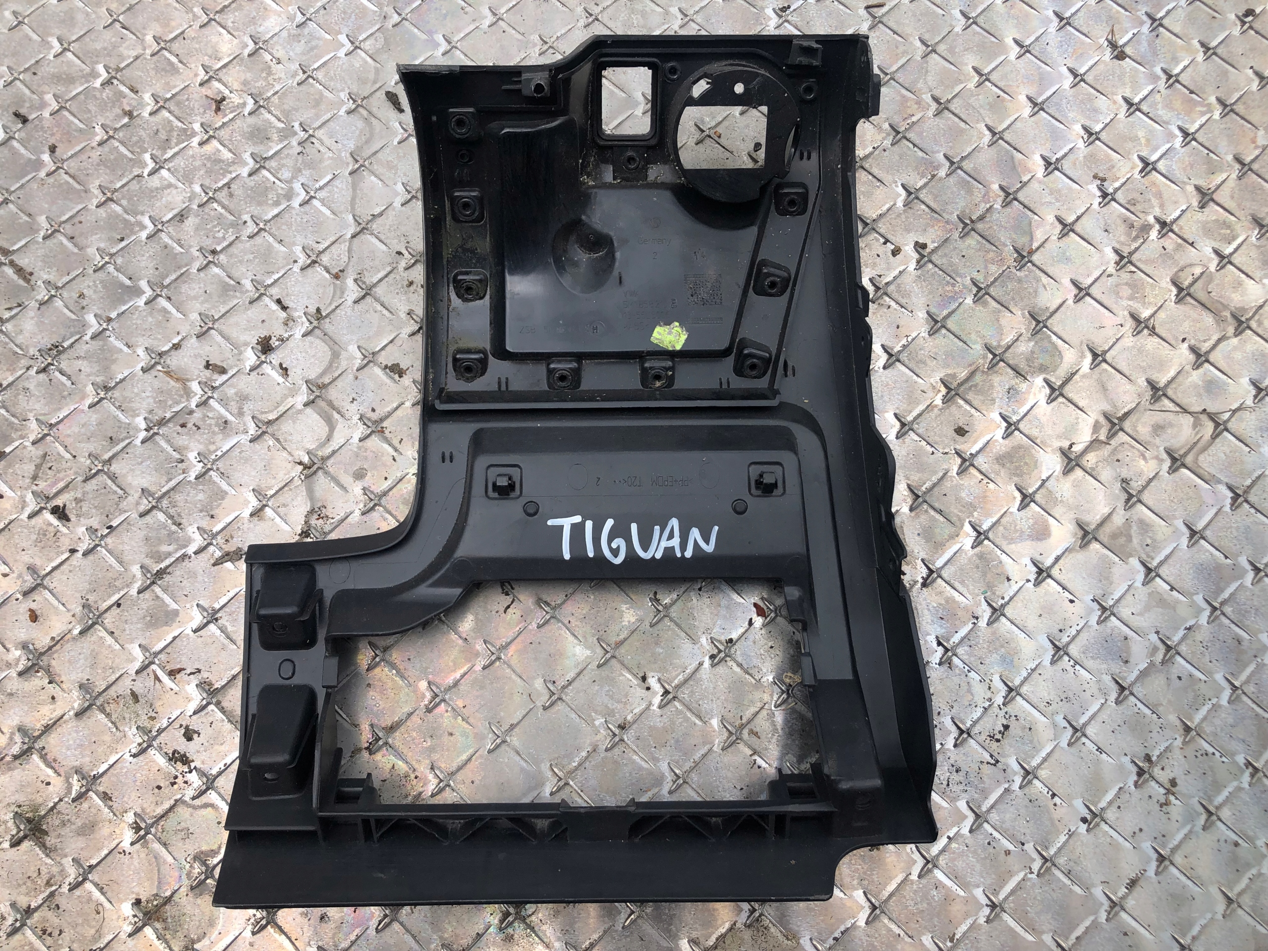 cover below steering wheel, VW TIGUAN 5M1858210B