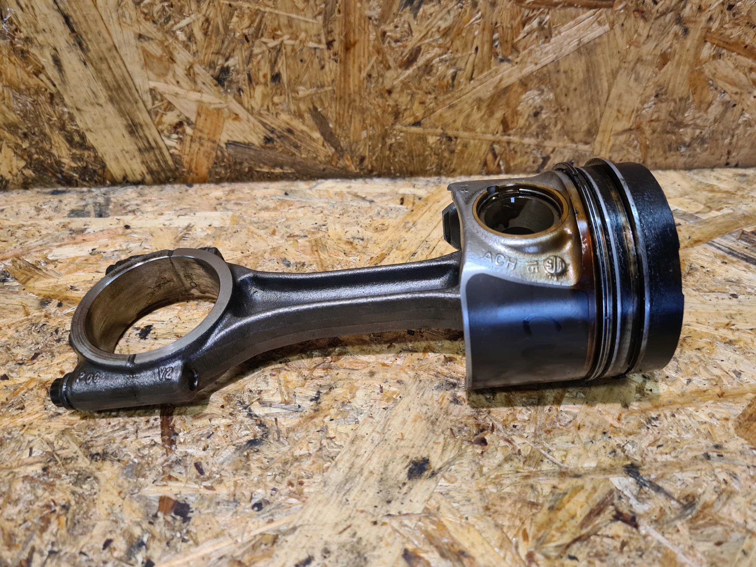 Поршневой шатун 2.0 TDI ARTEON BITURBO CUA