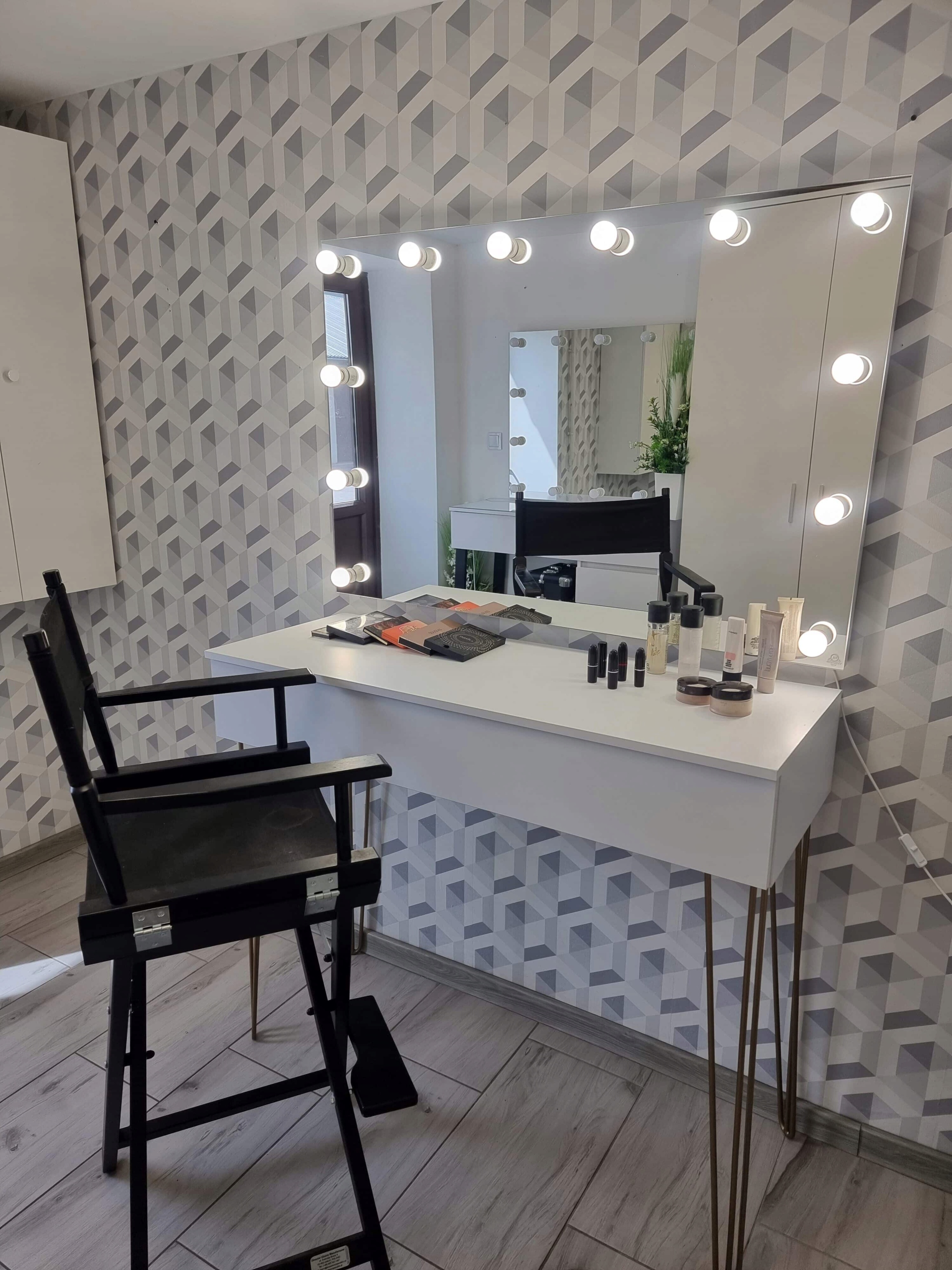 Toaletka Mia 120 Silver se zlatými nohami pro líčení