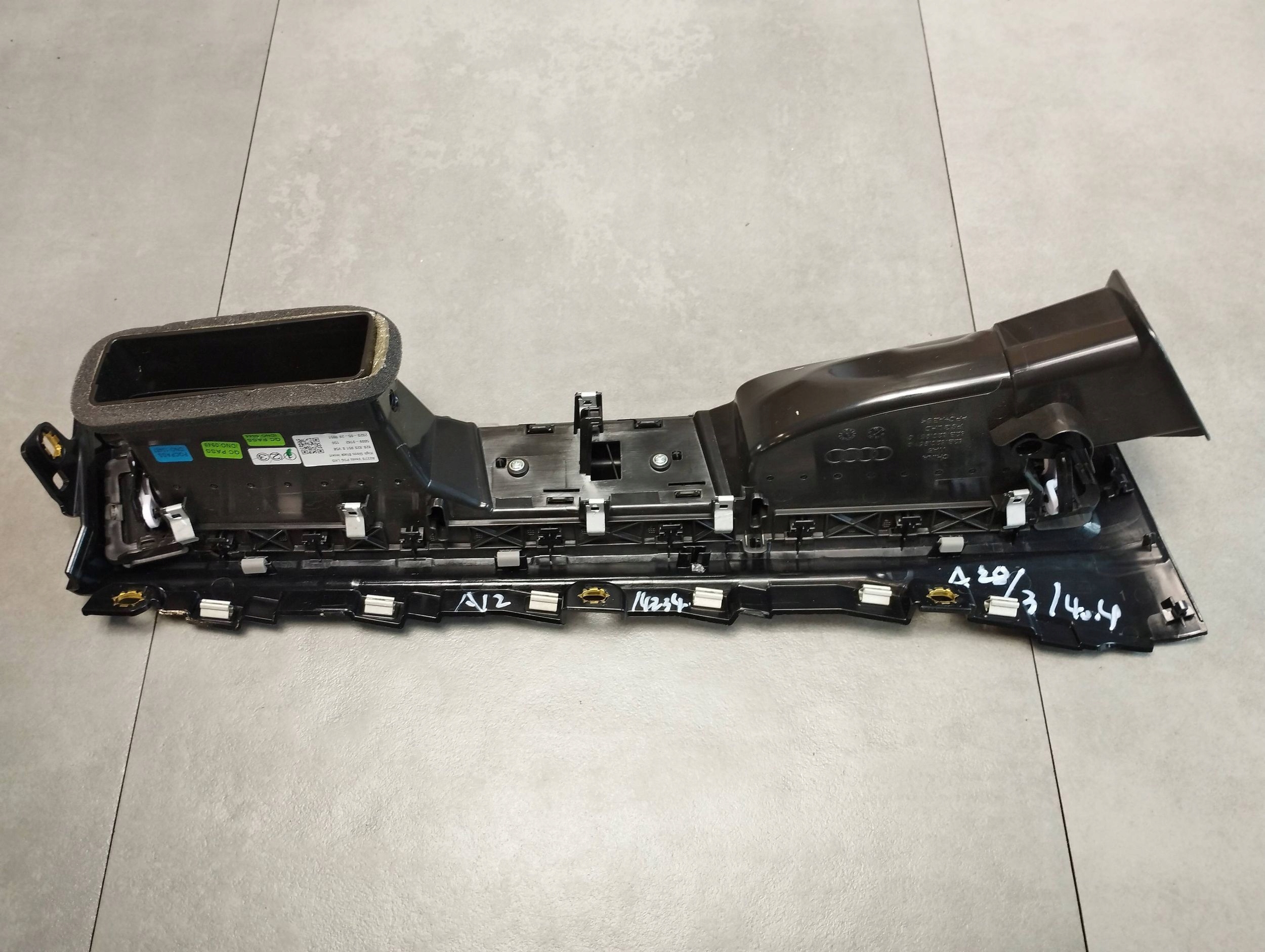 Audi A1 grid air conditioning devices 82B820951B