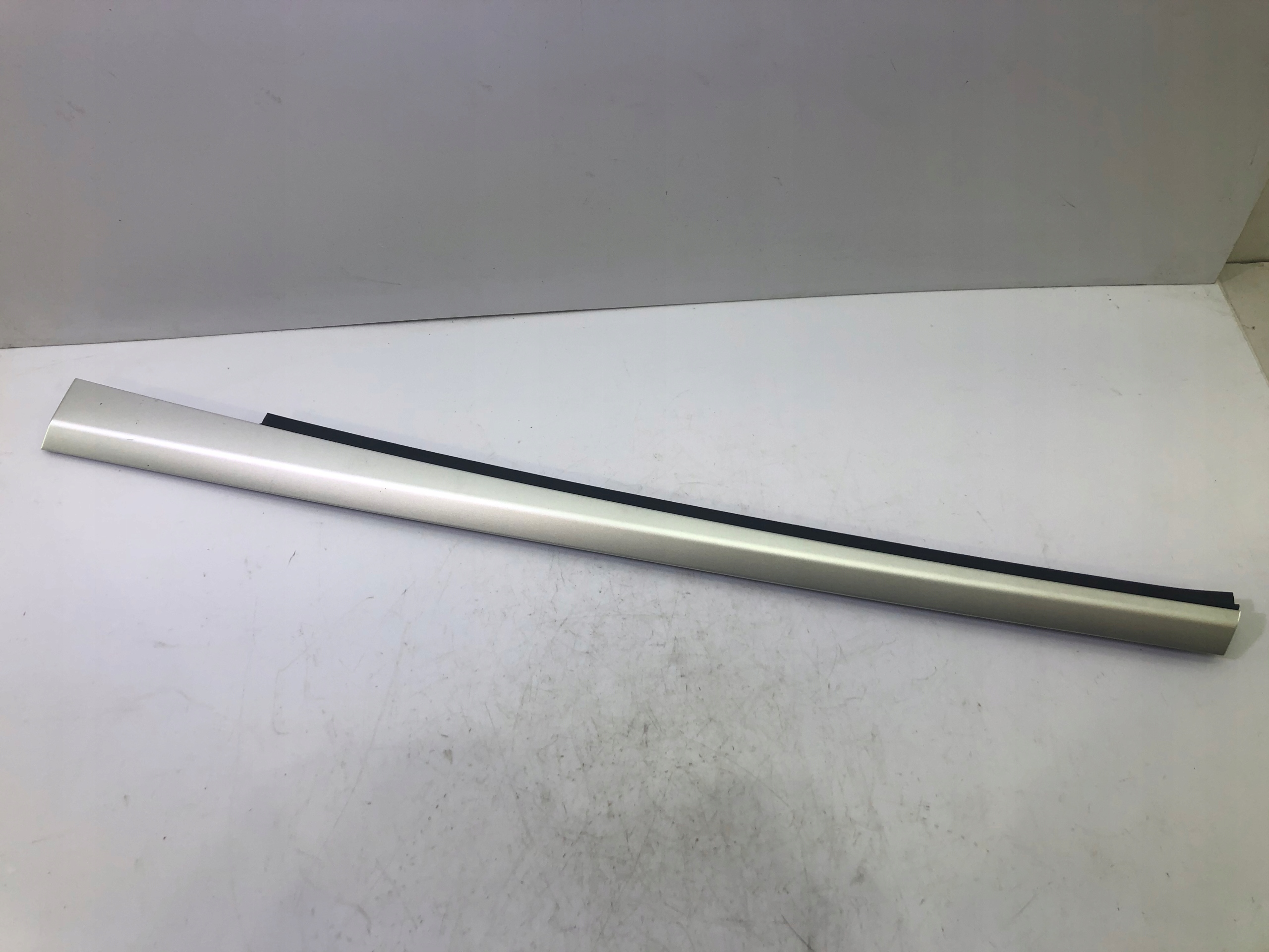 MERCEDES W238 LISTWA CHROM PRAWA TYŁ