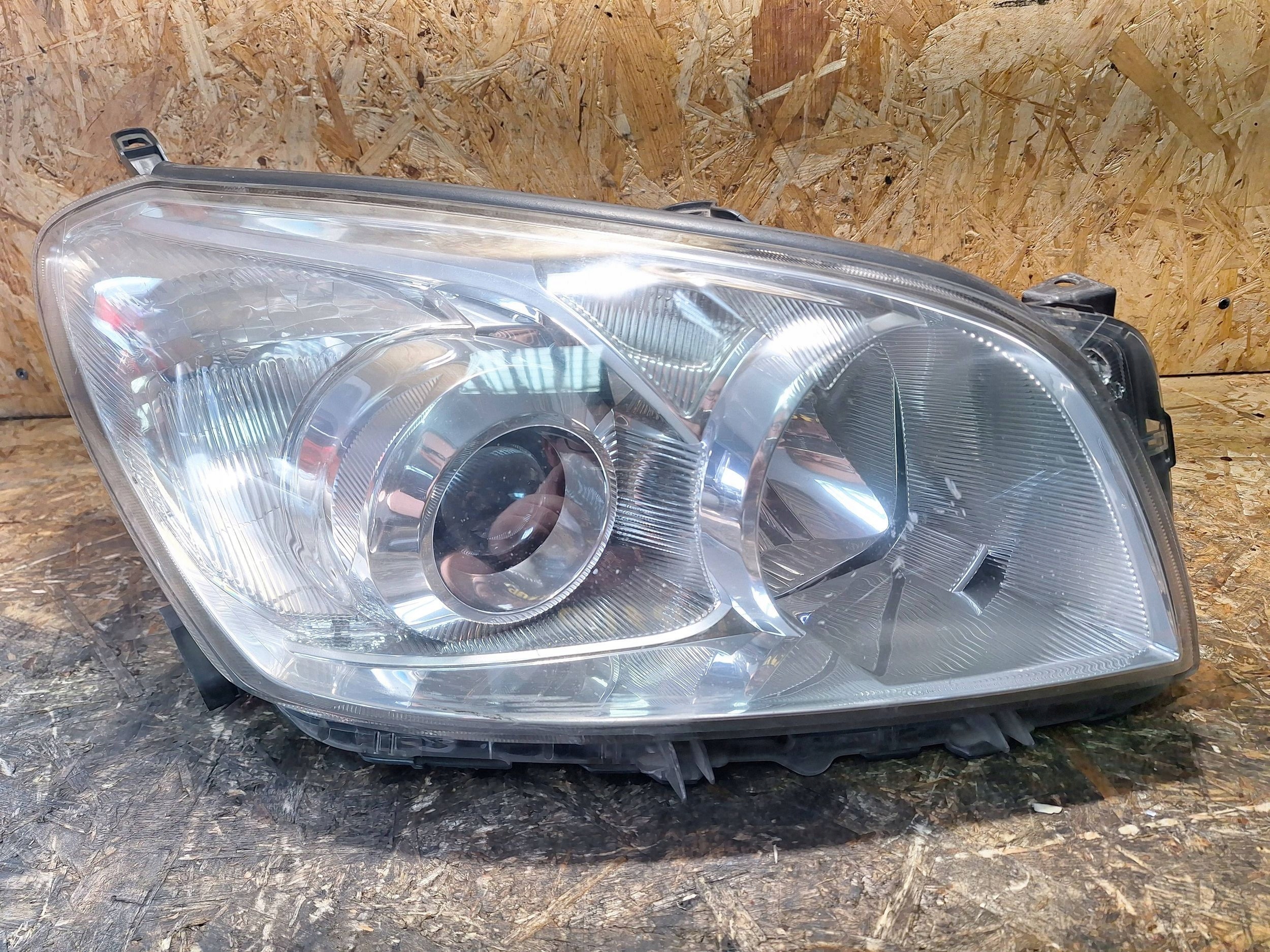 light right front TOYOTA RAV4 III LIFT 09-10 EUROPA