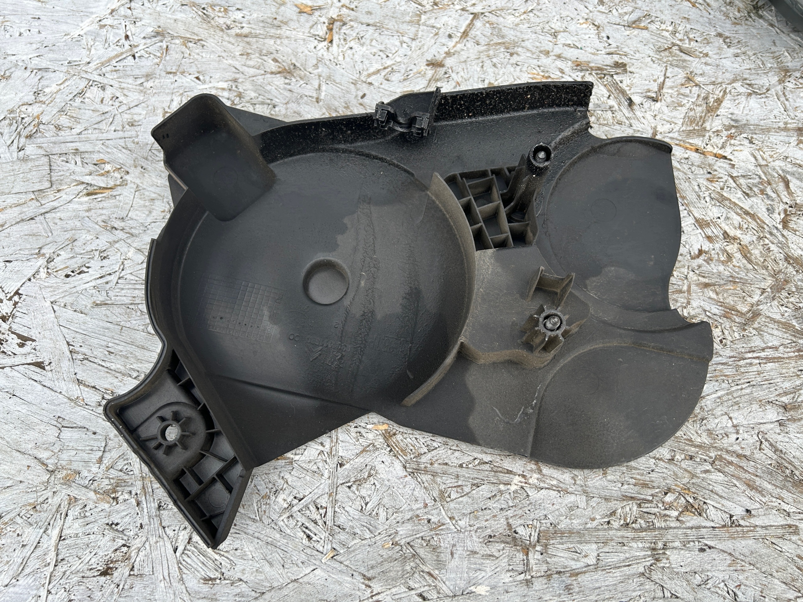obal kryt rozvodu PEUGEOT 308 II T9 1.6 HDI 13- 9804111580