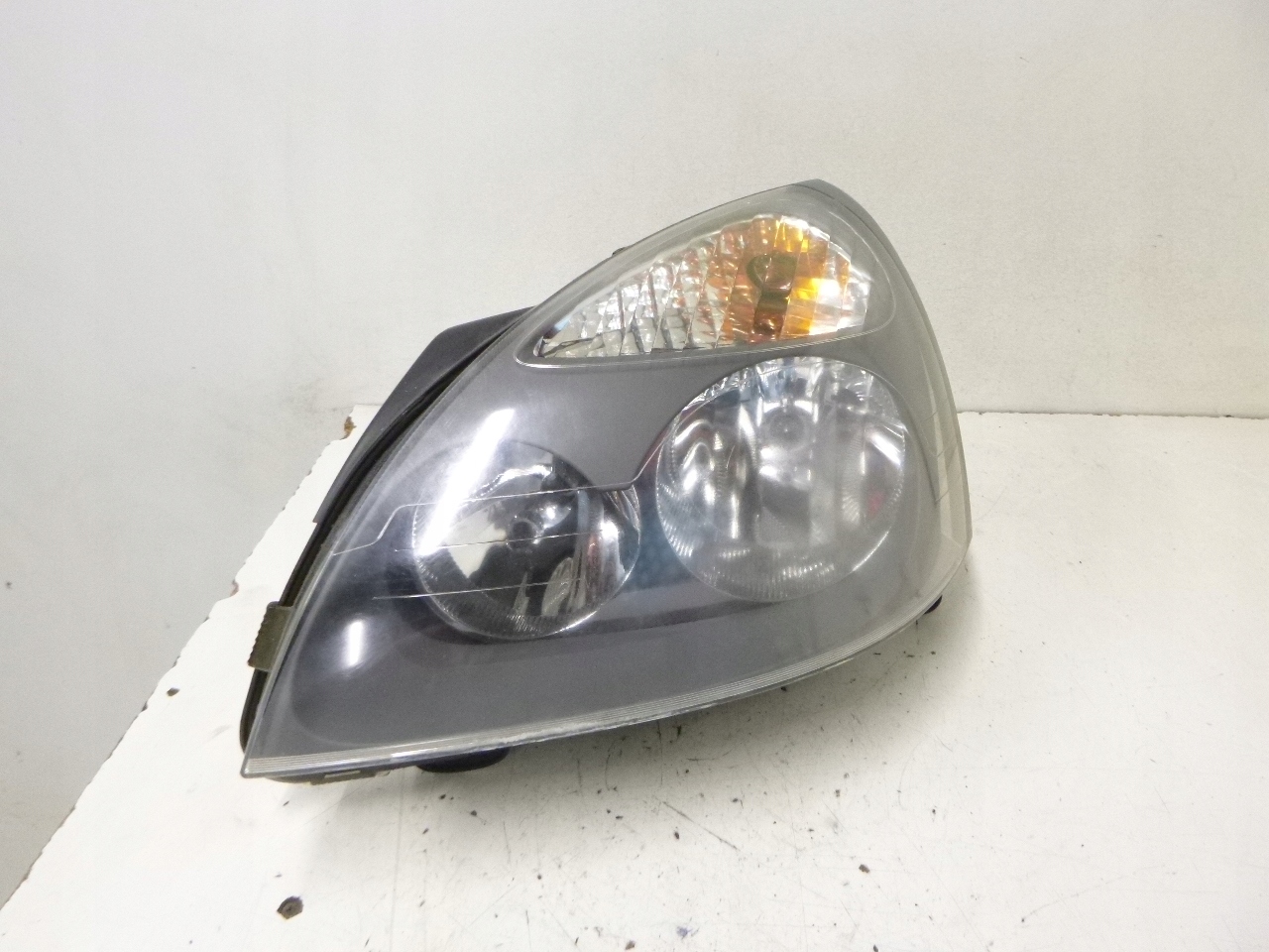 light front Renault Clio II Lift 03. HELLA
