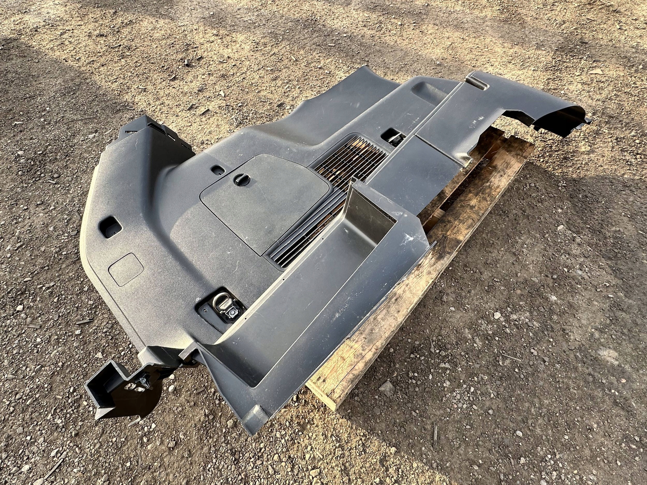 side upholstery side left boot rear part rear. Ford Explorer 2020+
