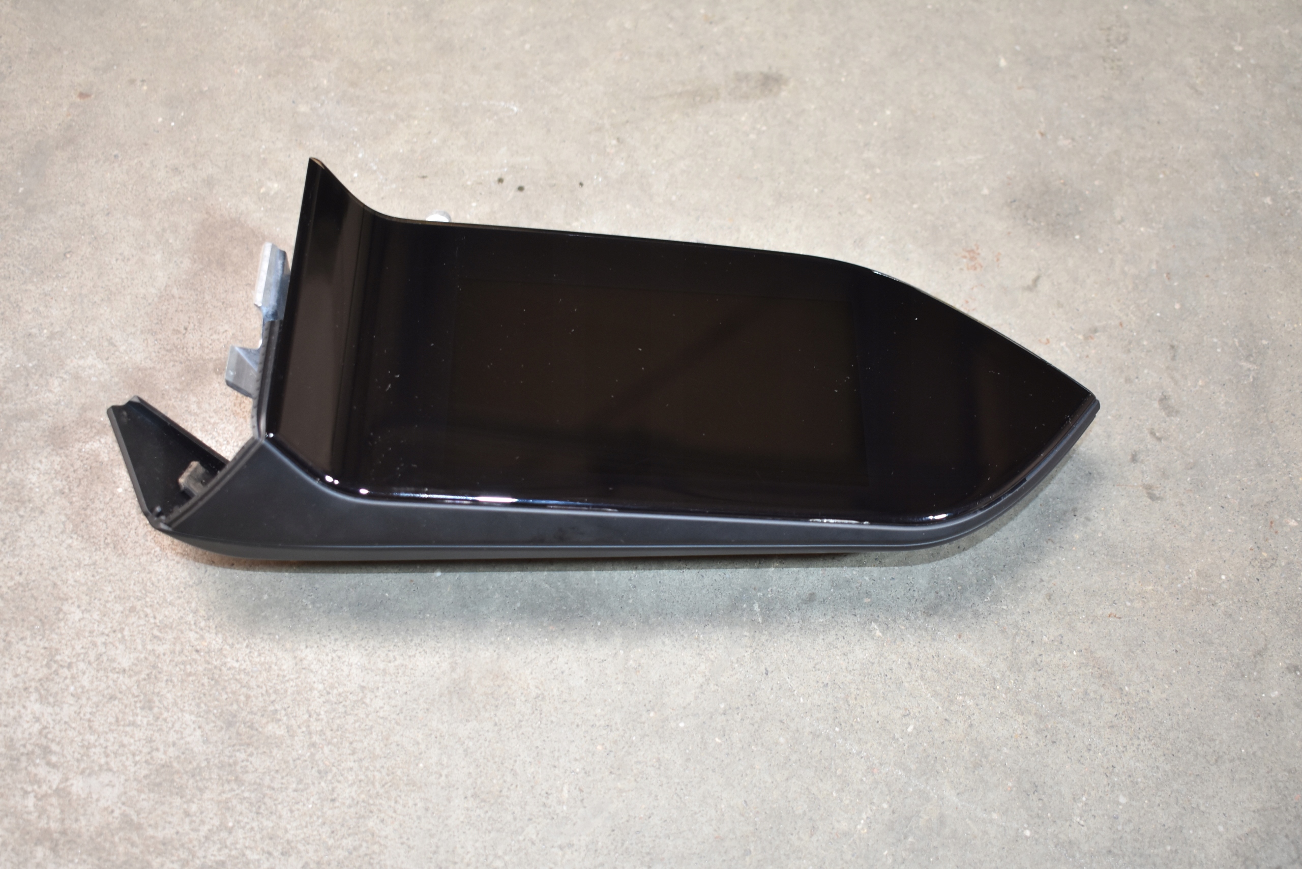 IDEALNY EKRAN control panel left rear part rear BMW G70 1