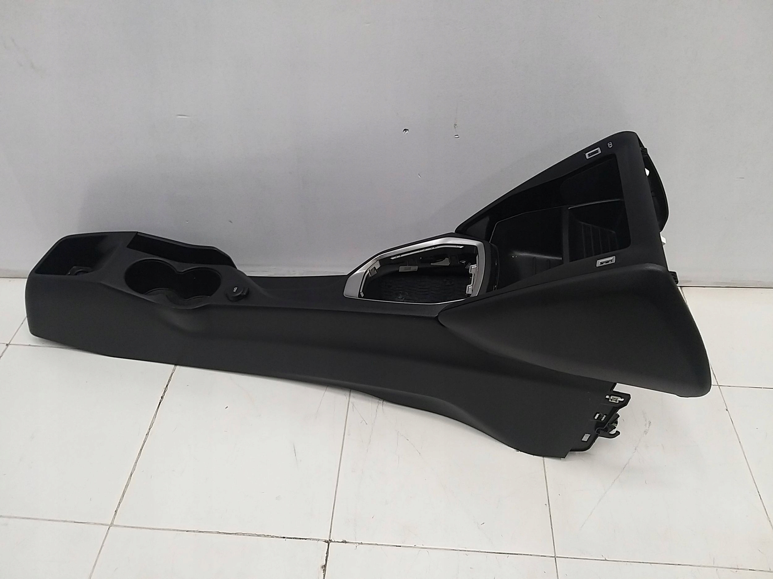 PEUGEOT 208 II 2019r> TUNEL mitte EUROPA