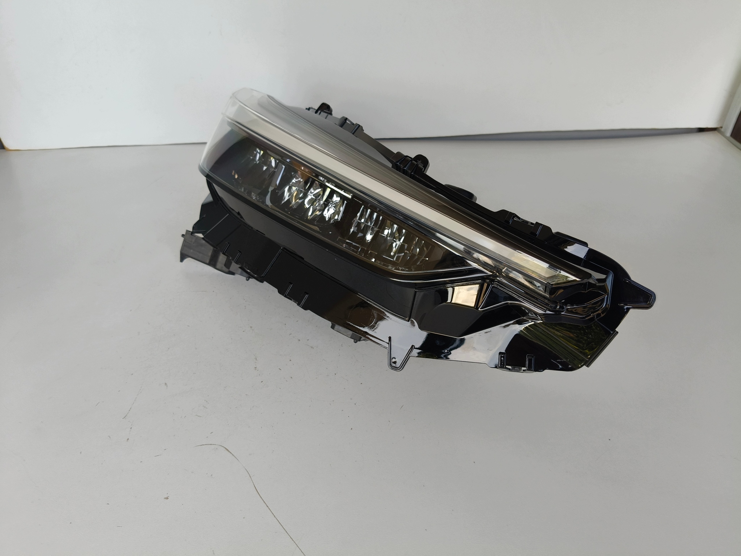 feu droit REFLEKTOR HONDA HRV III 22- FULL LED