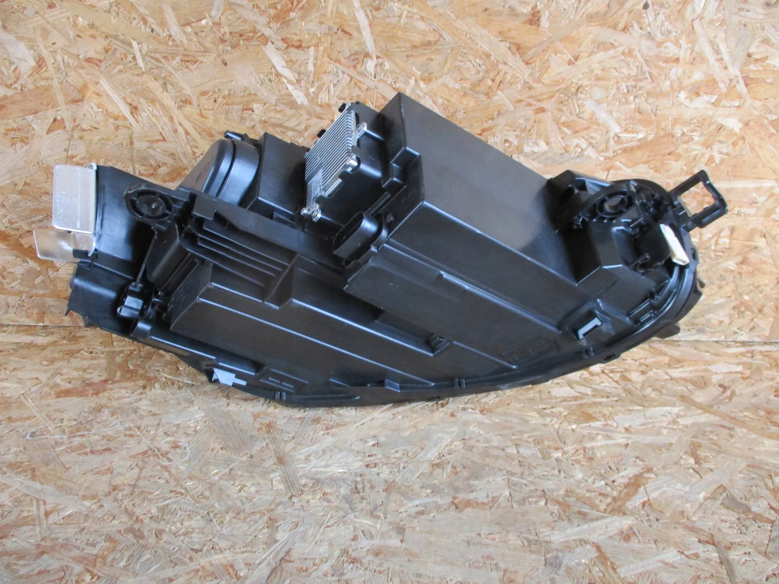 LAMPA PRZÓD PRZEDNIA LEWA VW PASSAT B9 FULL LED Regulacja wysokości elektryczna