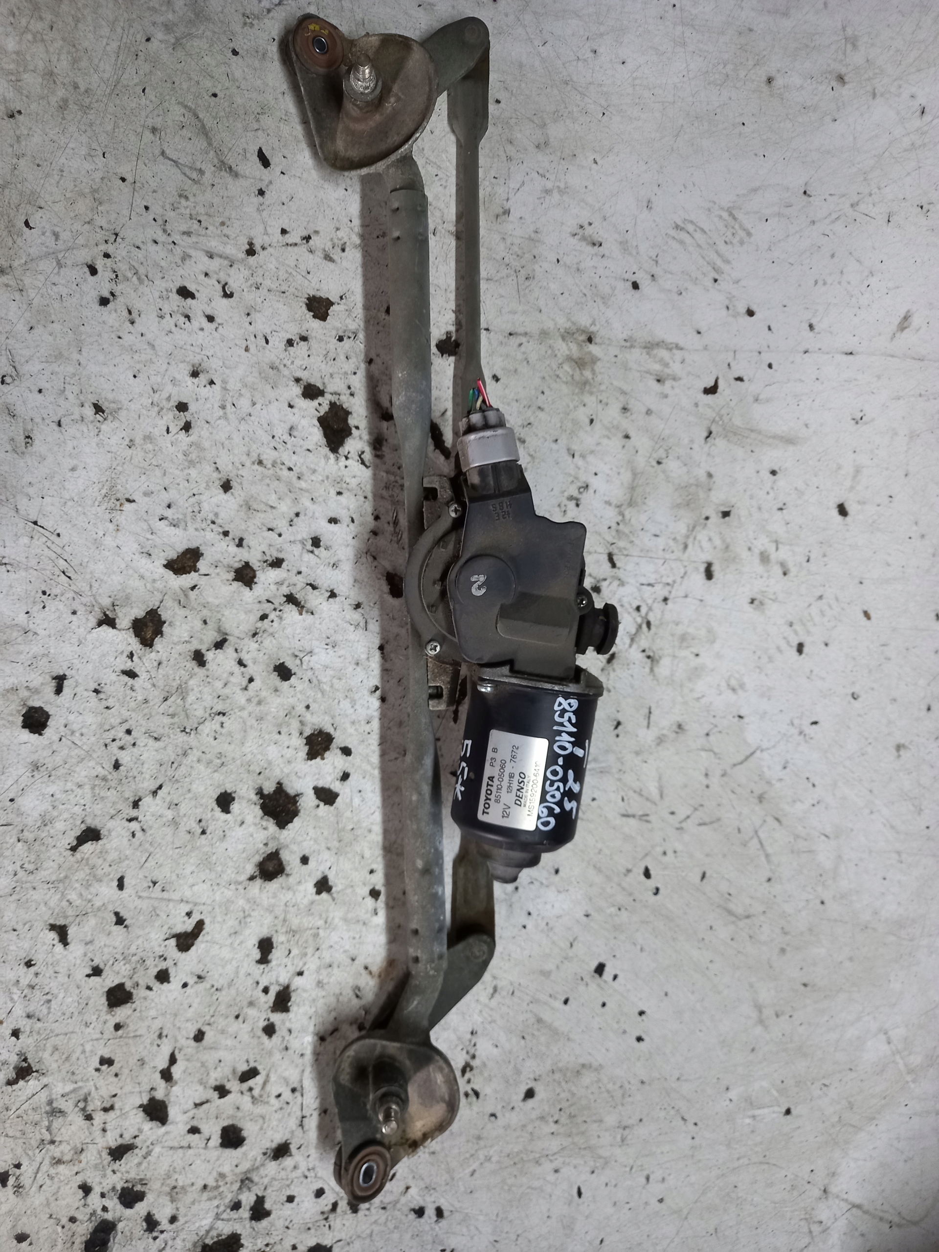 MECHANIZM WYCIERACZEK TOYOTA AVENSIS T25