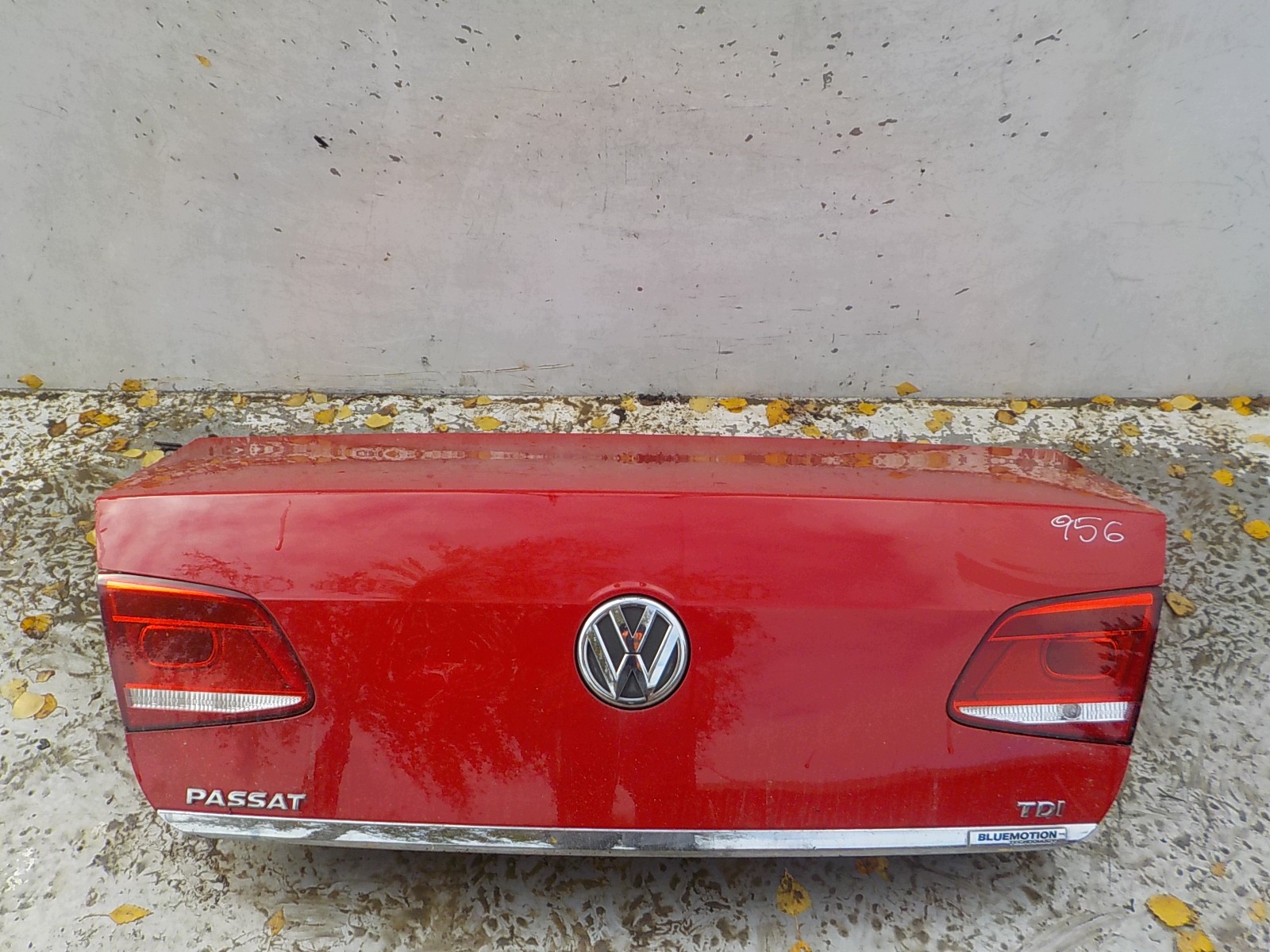 956 VOLKSWAGEN PASSAT B7 sedan boot door rear