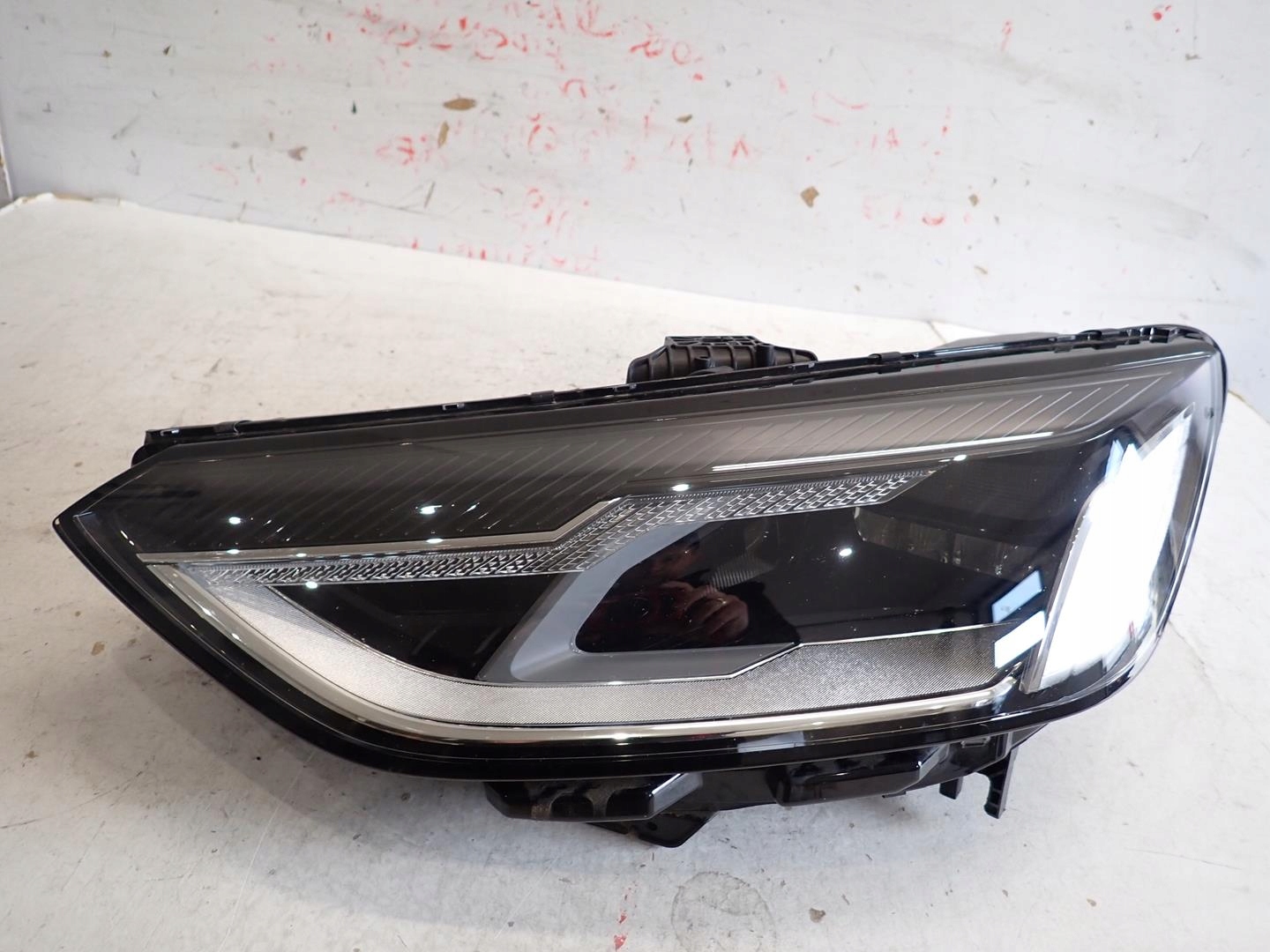 light front front left AUDI A4 B9 LIFT 2019- FULL LED 8W0941011