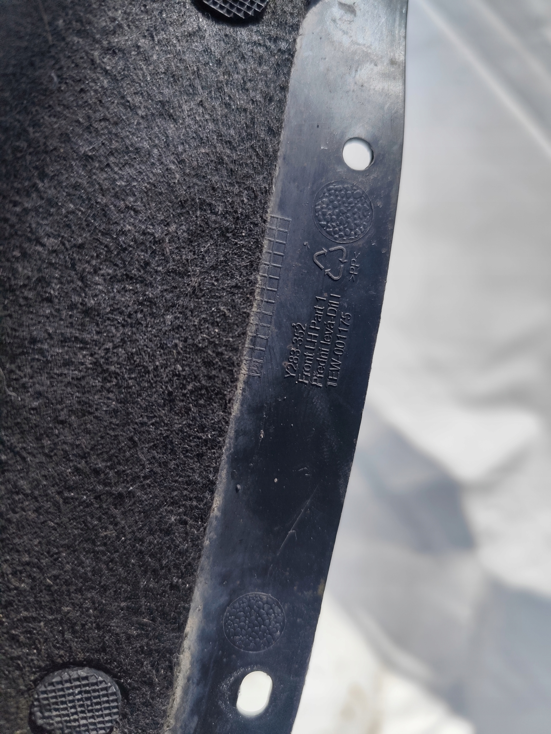 VOLVO V60 LIFT mudguard front left
