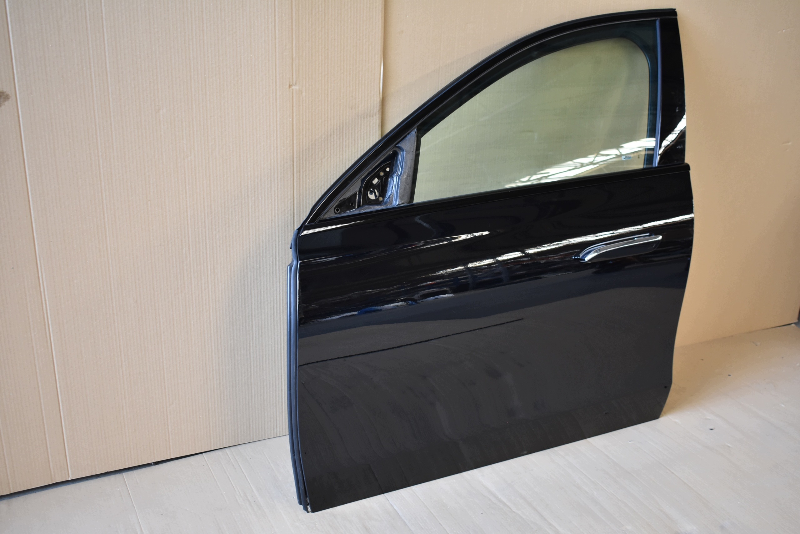 IDEALNE door front front left colour 197 MERCEDES W214 1
