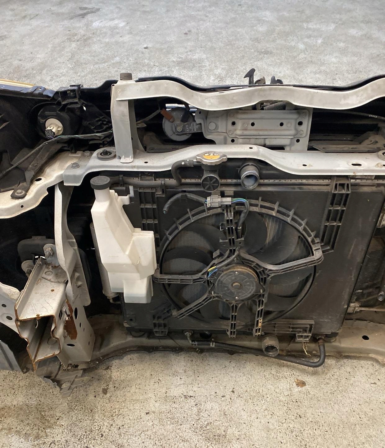 передний комплектный mitsubishi DELICA d:3 (2011 - 2019)