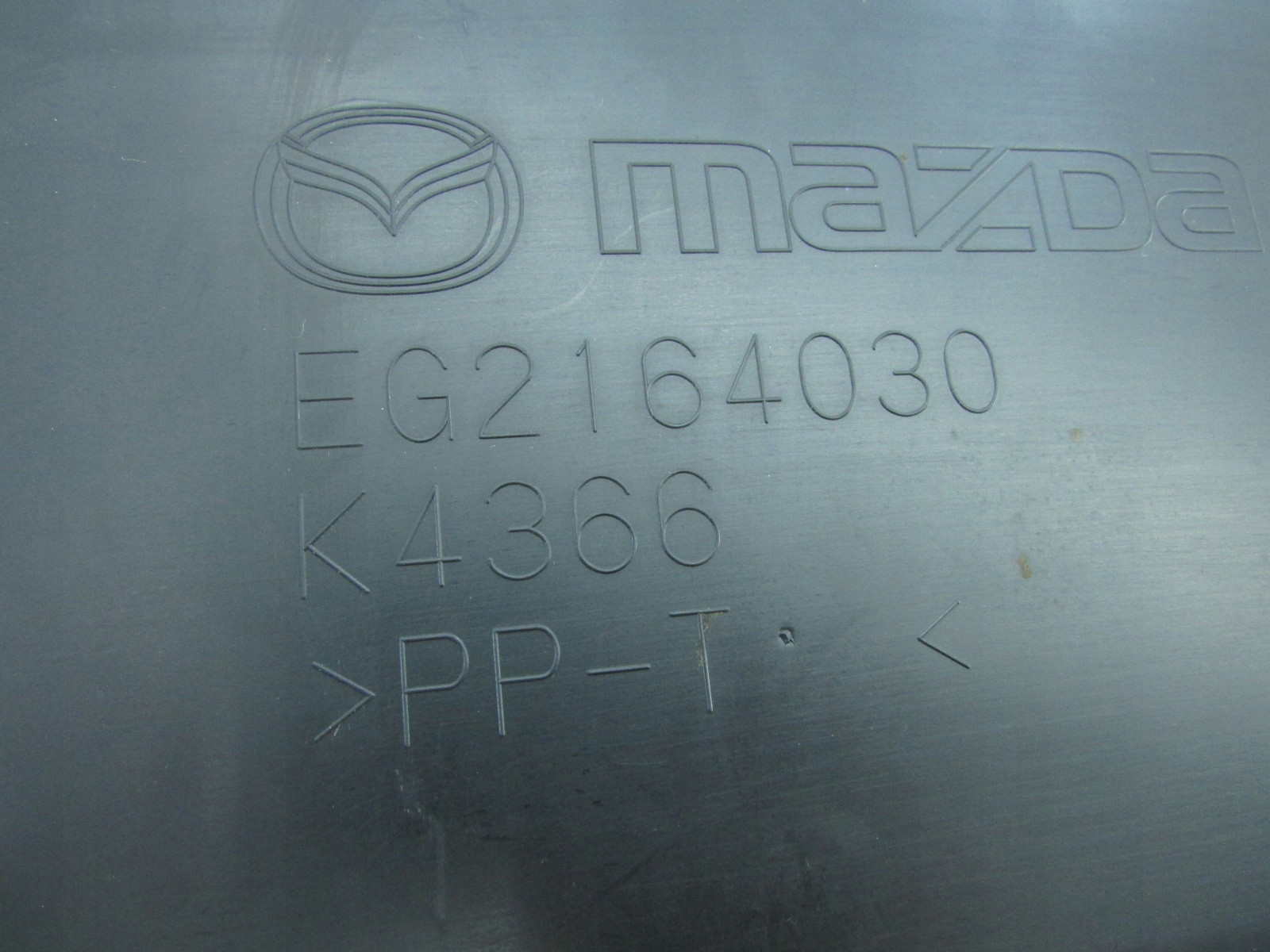 mazda CX7 бардачок пассажира европа черный 06-12r