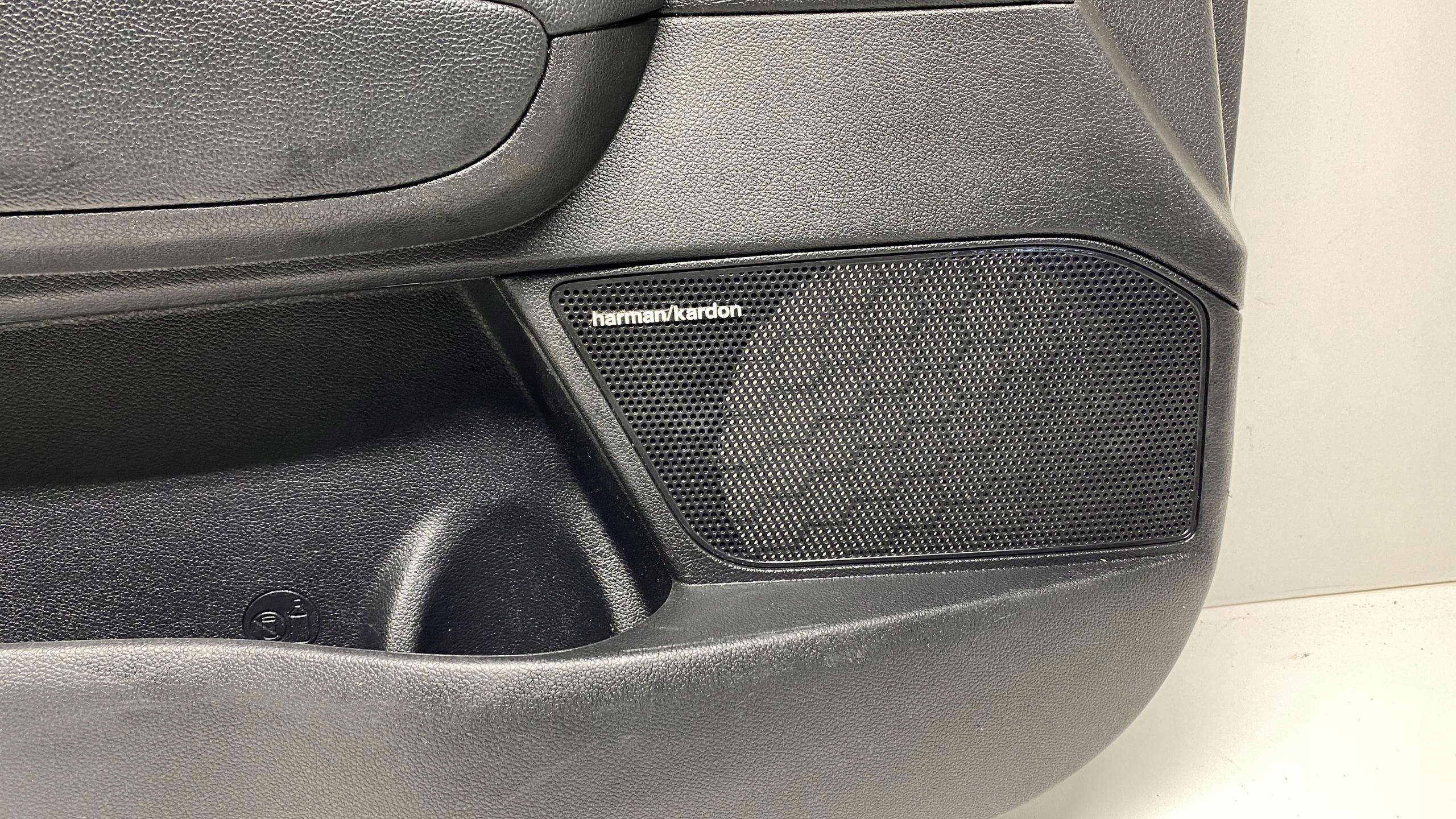 KIA OPTIMA IV upholstery side door left left front HARMAN KARDON 15