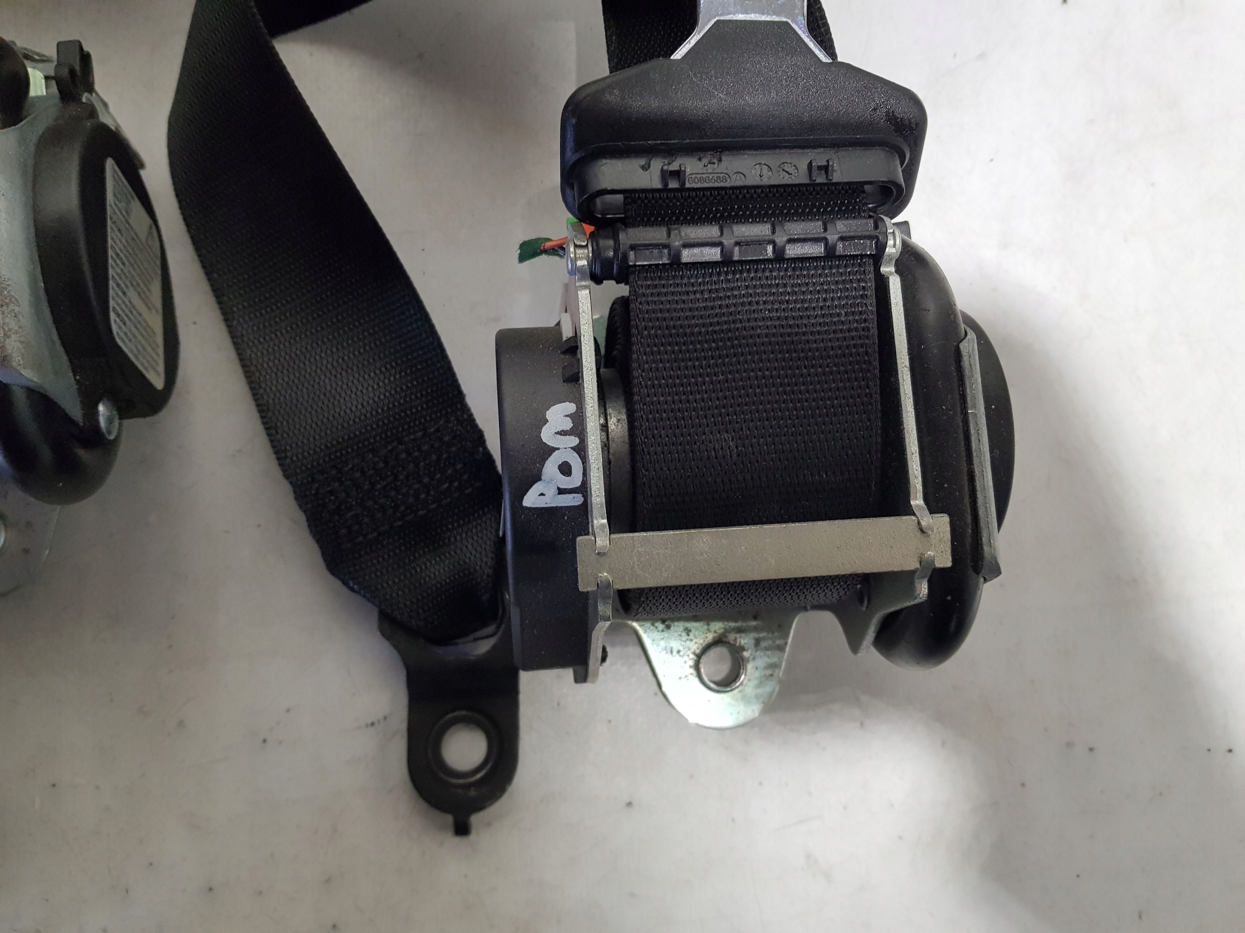 tension belts front left right KOMPLET MERCEDES W207 C207