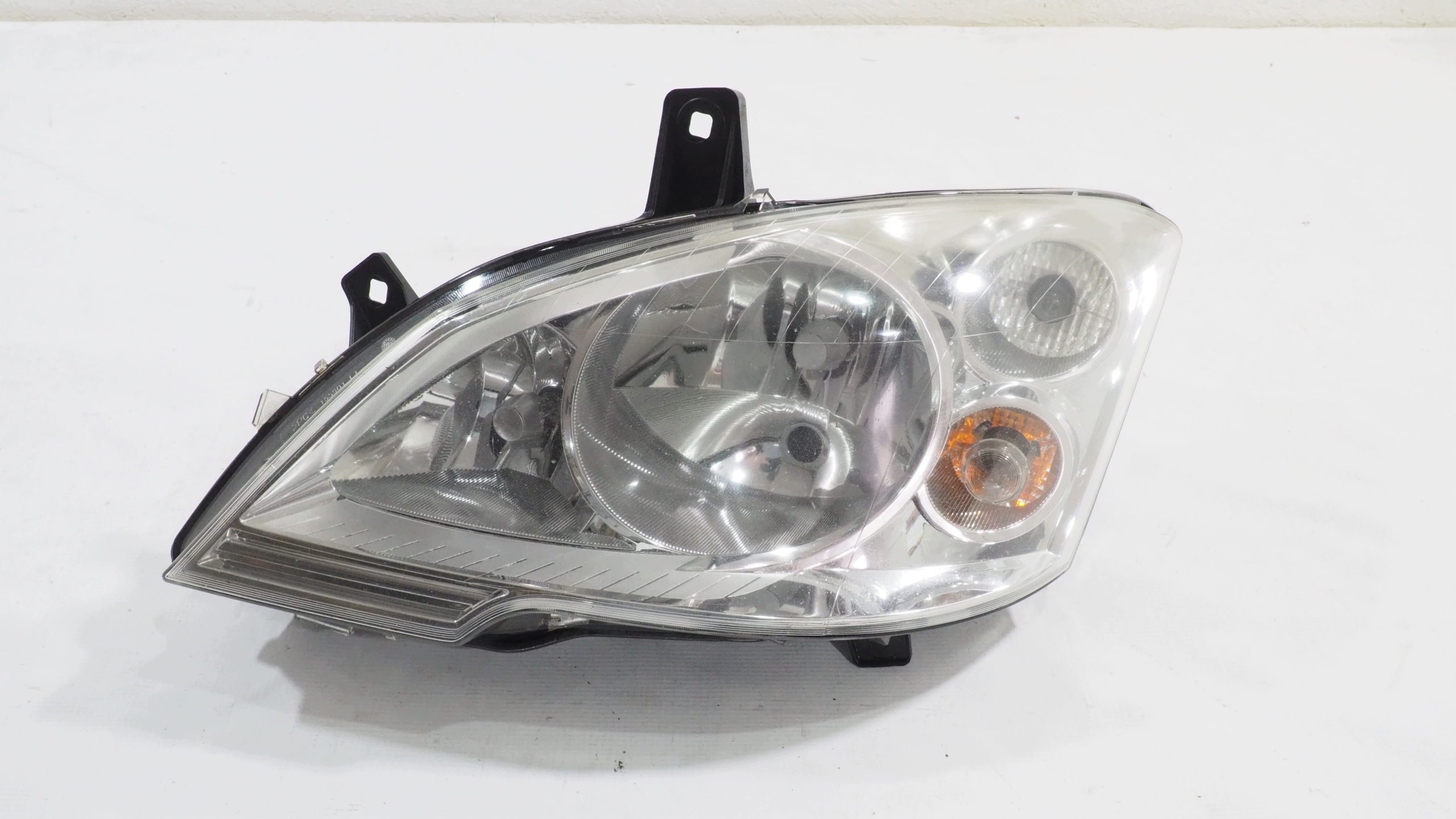 Mercedes Vito W639 lift light left front A6398201861