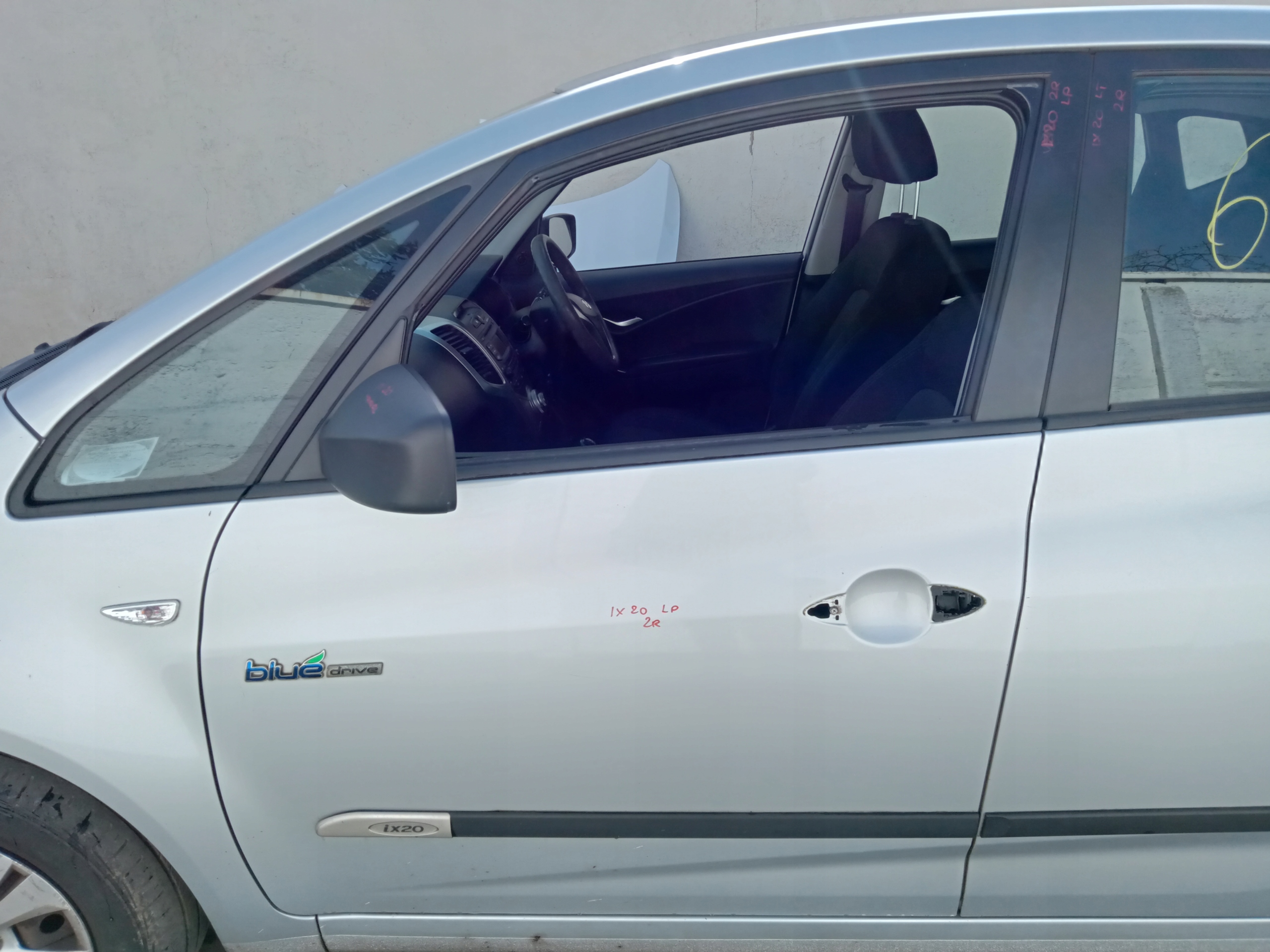KIA VENGA HYUNDAI IX20 door left front front 2R 2009