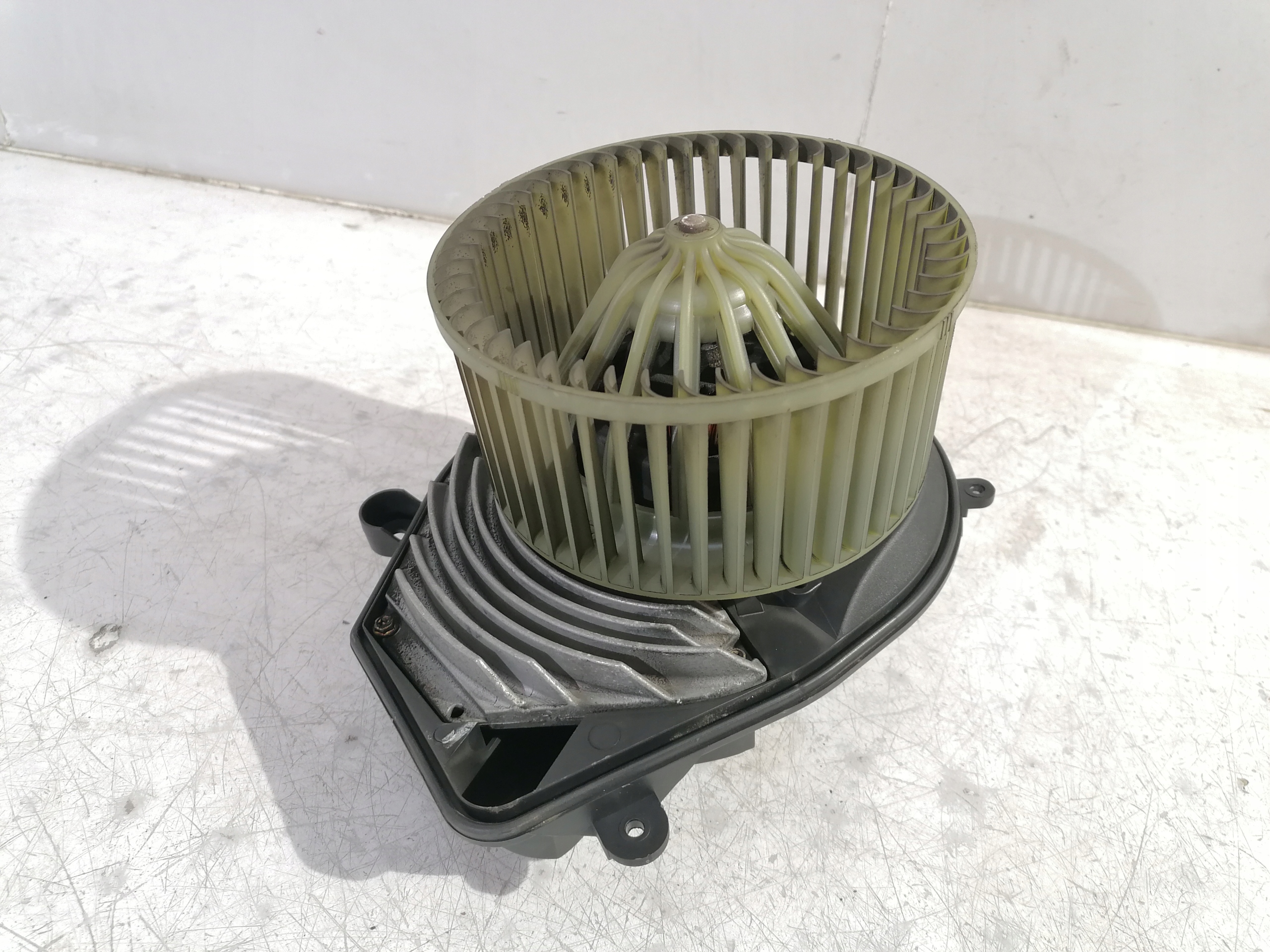 Skoda Superb a ventilátor tOPENÍ klími