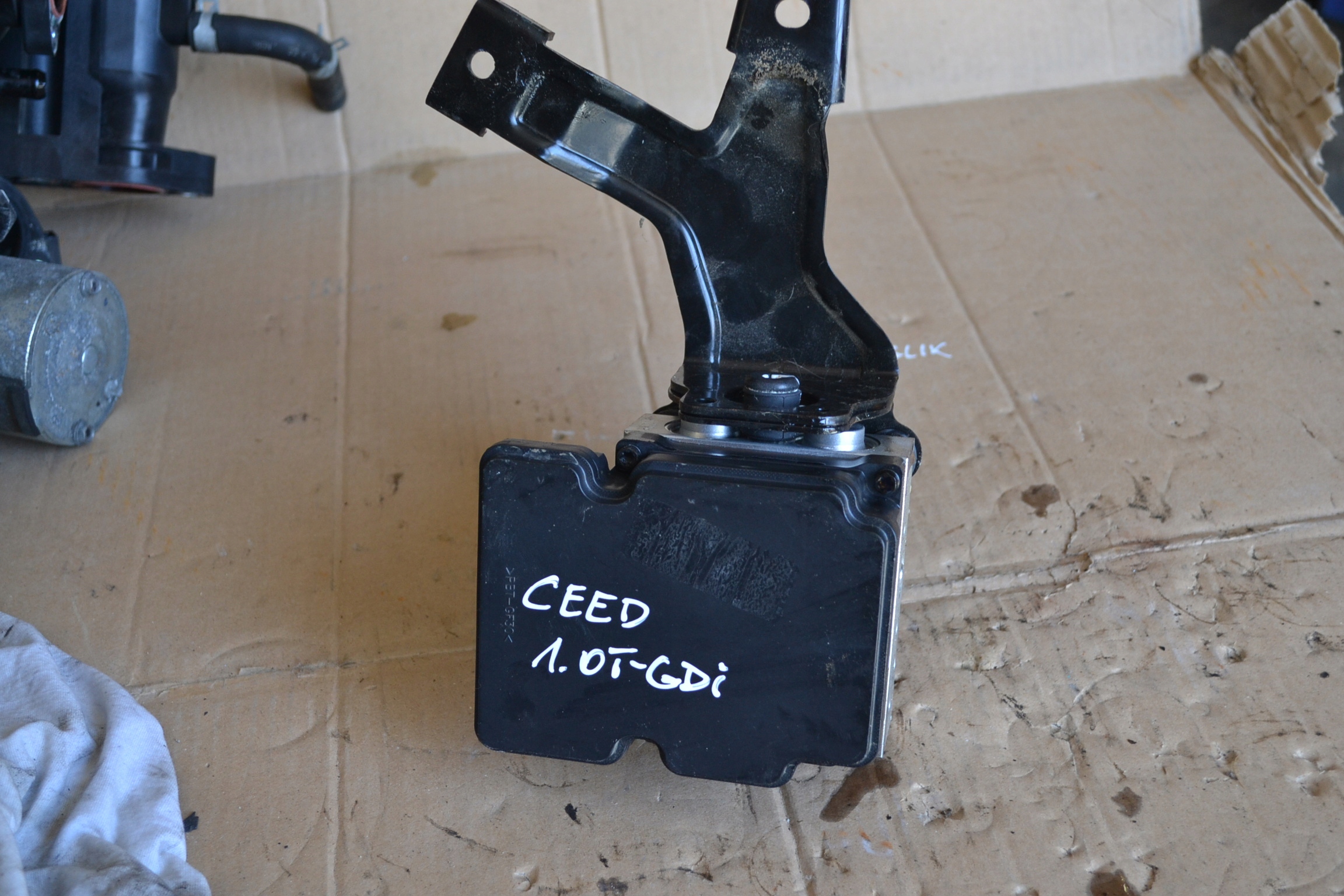 KIA CEED 2 II pump ABS A2589-30800