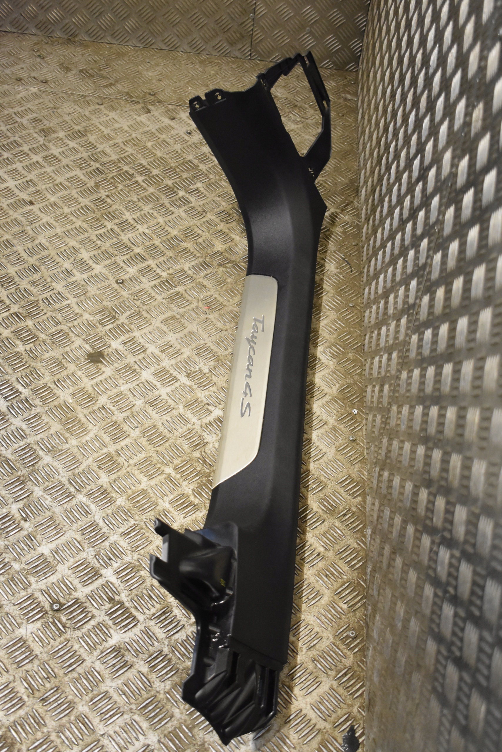moulding cap threshold front left PORSCHE TAYCAN 4S 1