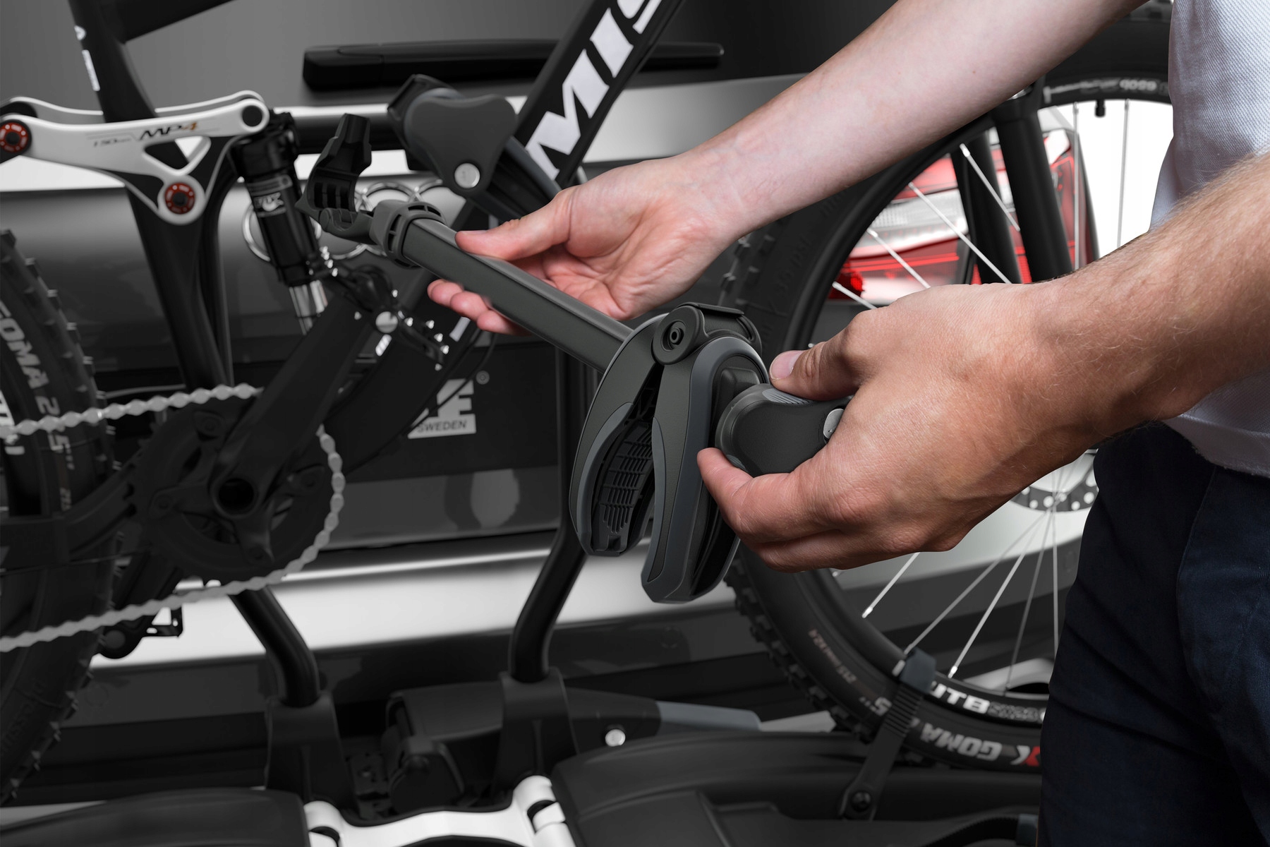 Thule EasyFold 933 XT 2 Black Platforma rowerowa Weight with packaging 19 kg