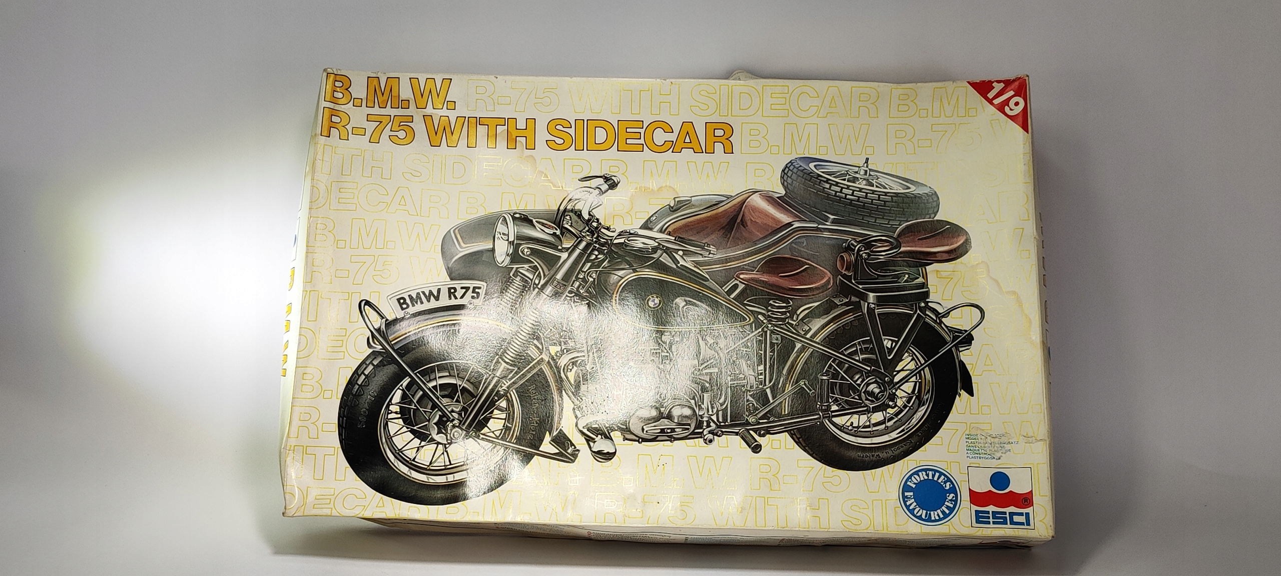 Model do sklejania BMW R-75 with Sidecar – ESCI 6003 Skala 1:9 #V495