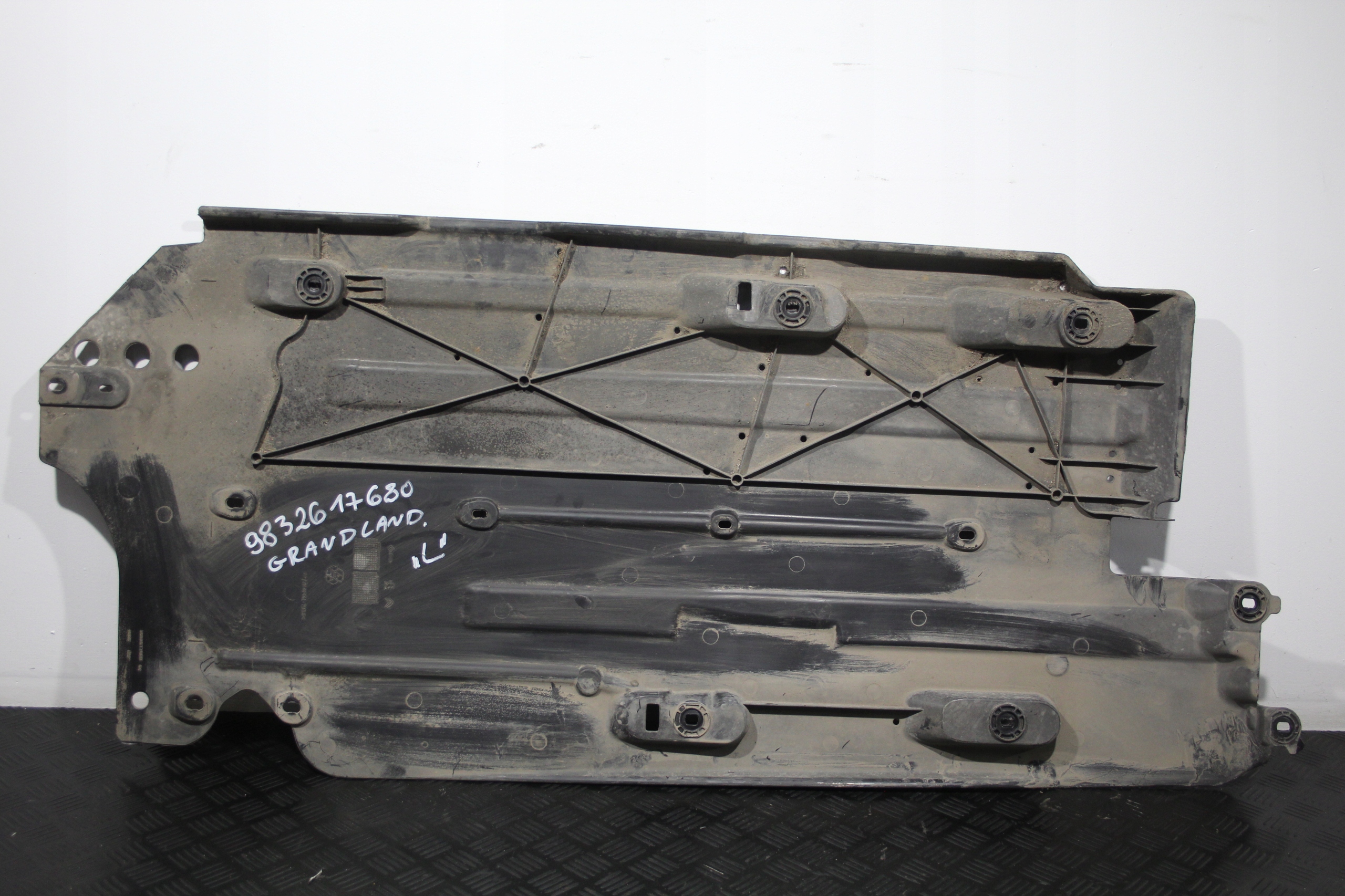 OSŁONA PODDWOZIA LEWA OPEL GRANDLAND X 9832617680