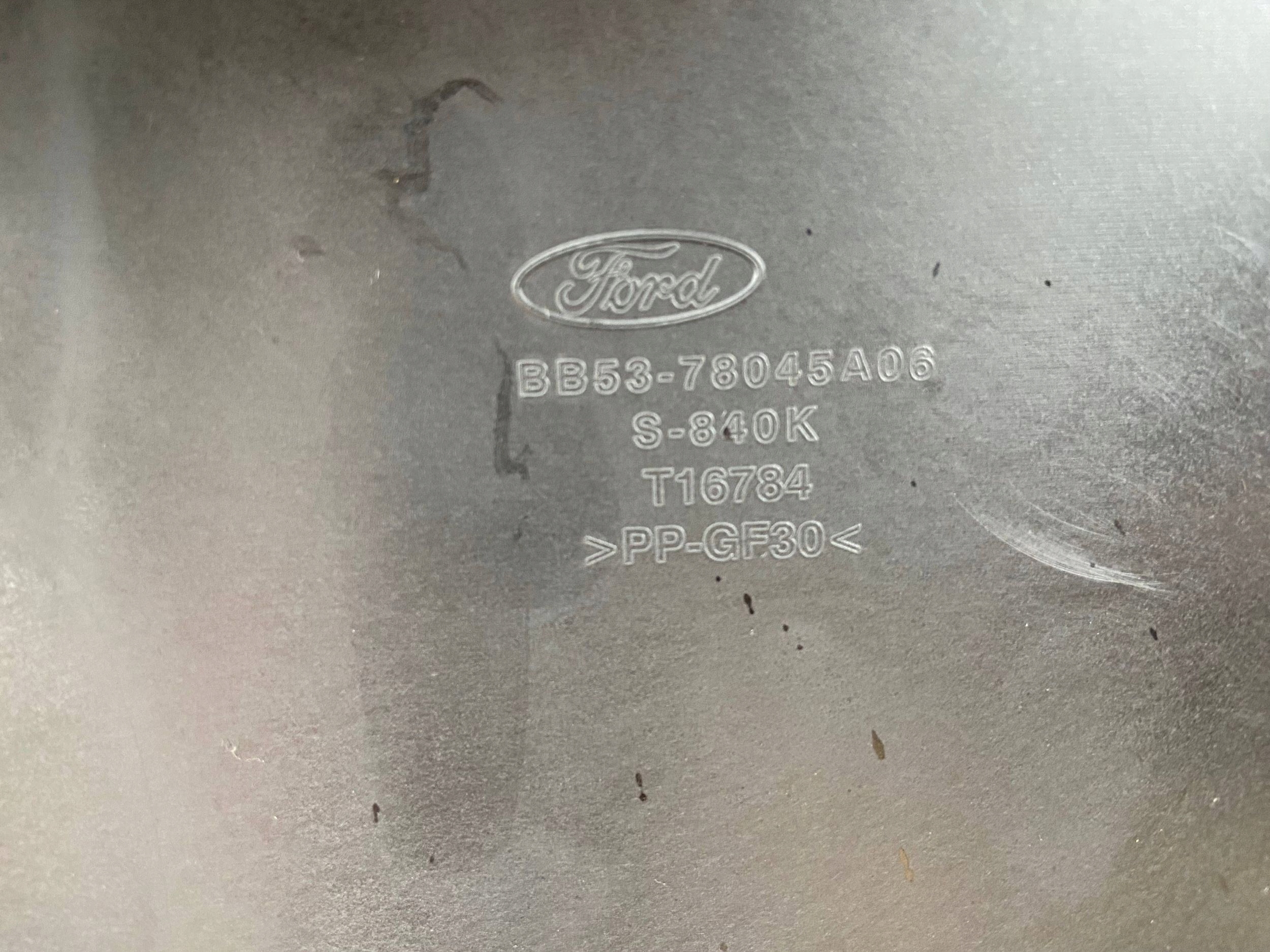 Tunel central armrest cupholder passenger compartment Ford Explorer V 2011