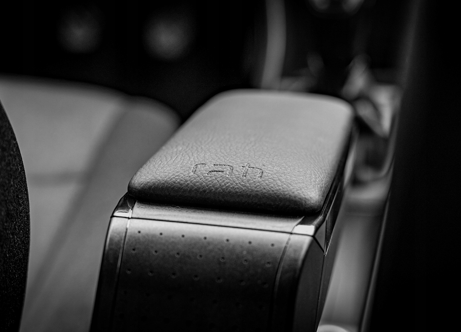 V00845 - Armrest посвящен Mazda CX 3 CX-3 2015+