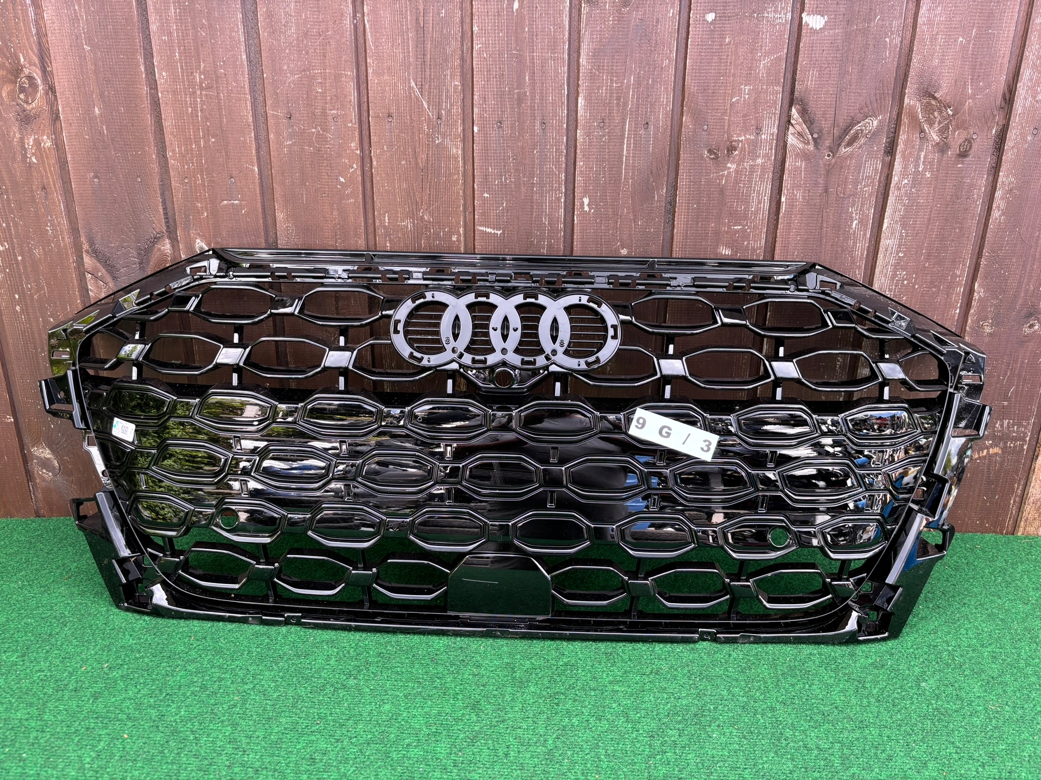 AUDI RS3 NOWY MODEL ATRAPA GRILL 8Y0853651H 9G/3